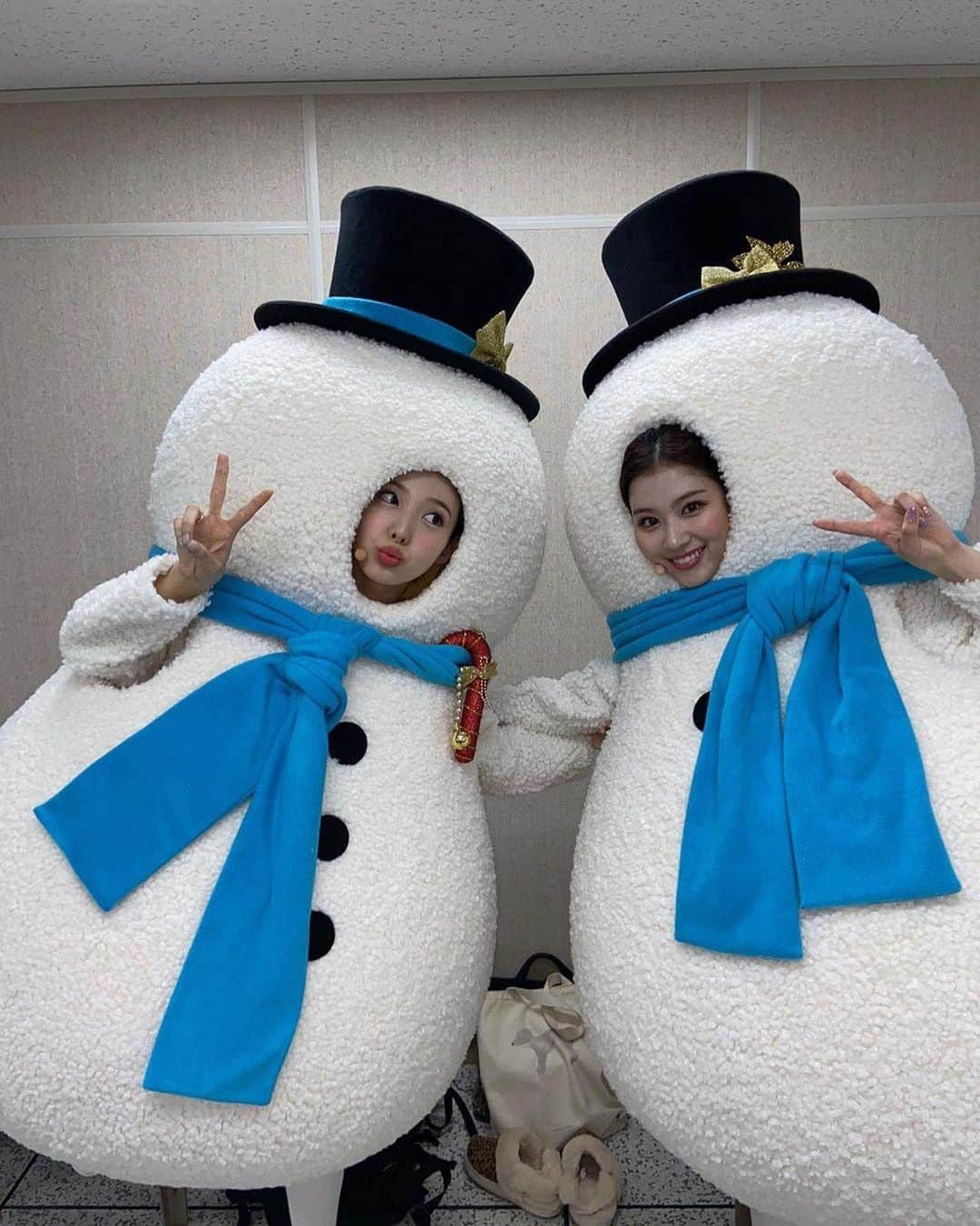 サナさんのインスタグラム写真 - (サナInstagram)「lol so cute — : 🐿 ♩ #twice #sana #sanaminatozaki #minatozakisana #사나 #jyp #feelspecial #nosananolife #kpop 201225 ♪ SBS Music Awards」1月2日 17時58分 - twicesana