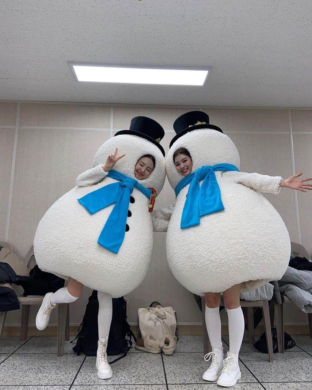 サナさんのインスタグラム写真 - (サナInstagram)「lol so cute — : 🐿 ♩ #twice #sana #sanaminatozaki #minatozakisana #사나 #jyp #feelspecial #nosananolife #kpop 201225 ♪ SBS Music Awards」1月2日 17時58分 - twicesana