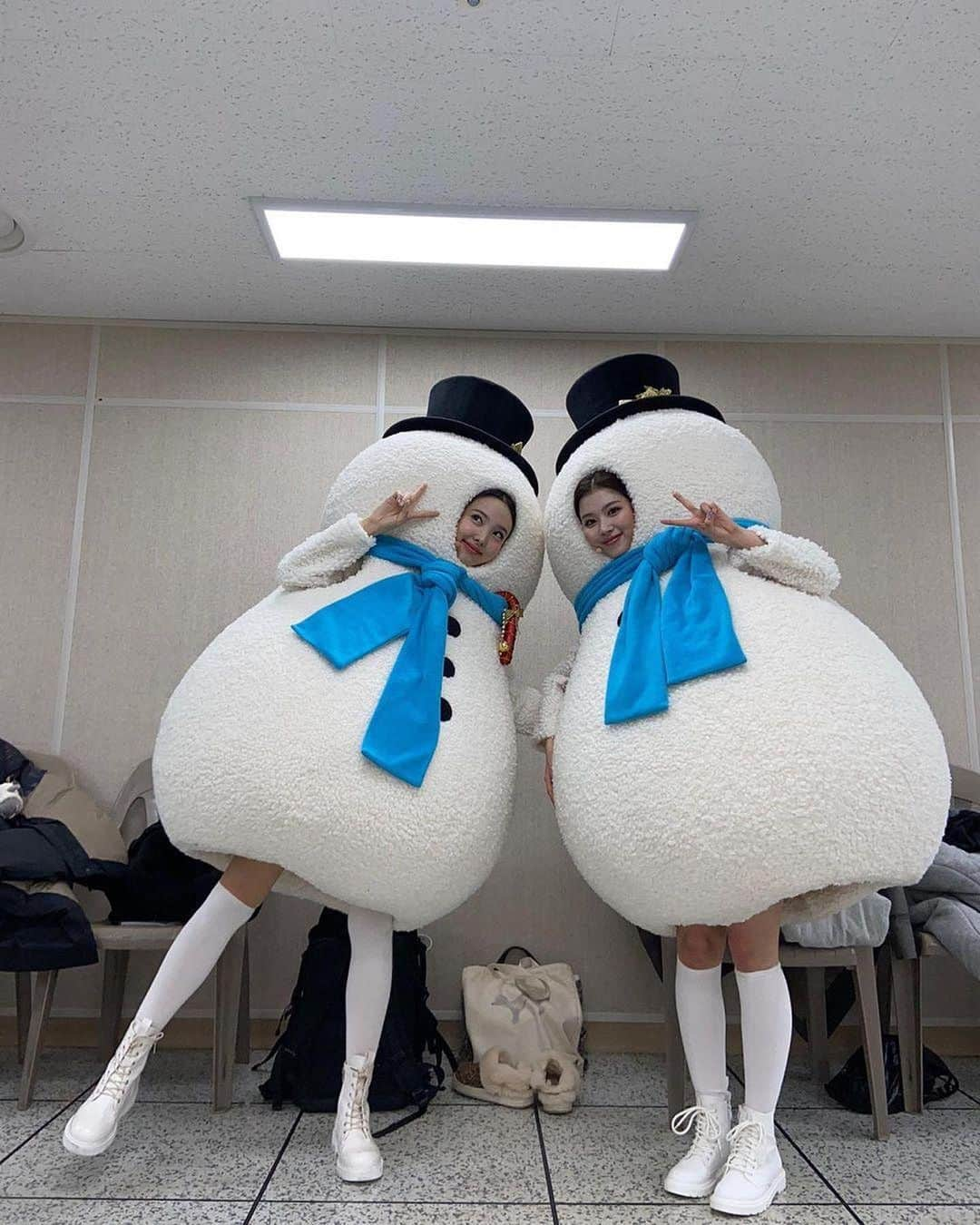 サナさんのインスタグラム写真 - (サナInstagram)「lol so cute — : 🐿 ♩ #twice #sana #sanaminatozaki #minatozakisana #사나 #jyp #feelspecial #nosananolife #kpop 201225 ♪ SBS Music Awards」1月2日 17時58分 - twicesana