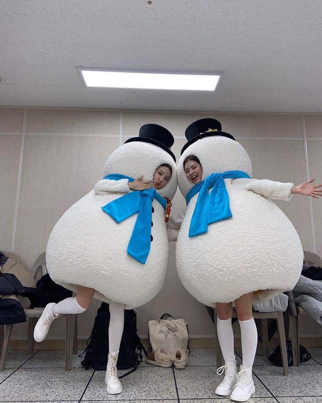 サナさんのインスタグラム写真 - (サナInstagram)「lol so cute — : 🐿 ♩ #twice #sana #sanaminatozaki #minatozakisana #사나 #jyp #feelspecial #nosananolife #kpop 201225 ♪ SBS Music Awards」1月2日 17時58分 - twicesana