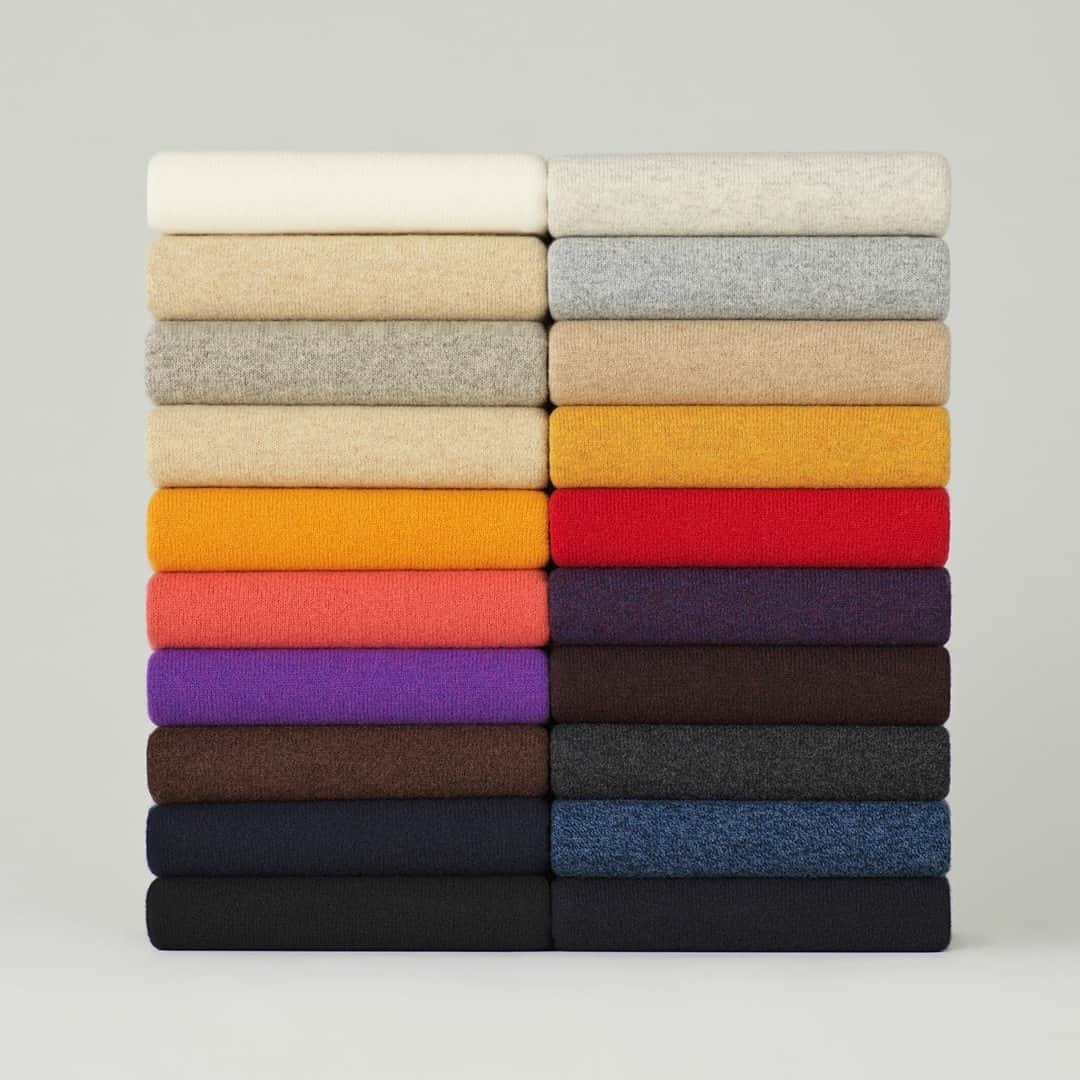 ユニクロさんのインスタグラム写真 - (ユニクロInstagram)「#UNIQLOmasterpiece Love at first touch  Supremely soft lambswool has thick, fluffy volume with a beautiful look and feel. Light to wear, with a natural warmth that keeps you cozy on cold days. #LifeWear #UNIQLO #lambswool #winterwarm」1月2日 18時00分 - uniqlo