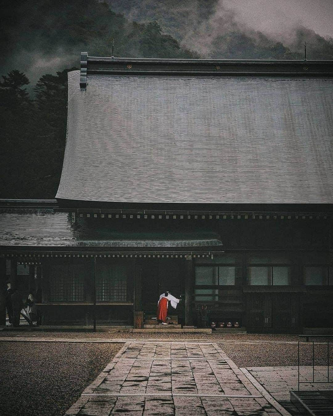 Discover Earthさんのインスタグラム写真 - (Discover EarthInstagram)「Which picture is your favourite?  "1, Nagano : It was one of hardest shoot I've ever done. I'm glad I didn't give up until I took this picture. 2, Kyoto : Beautiful carp and autumn leaves. I've always wanted to take pictures like these. 3, Nagano : With the help of Ms. Matsushita, who is handing down the good old days of Japanese life style, Thank you for your support! 4, Nara :There was one deer, so I brought it in. She was the best model, I was able to take some good pictures with you lady. 5, Izumo : The weather was very bad like storm, but I was able to take some moody pictures. 6, Nagano : Luckily, I had a deer family in my photo. But My friend @yuma1983 couldn't take pictures of the deer because he was smoking and they were leaving😂 7, Hokaido : The modern and very cool Big Buddha, designed by Tadao Ando. 8, Mt. Fuji : I wasn't able to reserve a window seat, but by chance there happened to be one available and I was able to take this picture! Super lucky! 9, Kyoto : I wanted to have a model for this scene, so I asked @nachan.b , who happened to be there. The rain had just stopped and I was able to take some good pictures. 10, Ishigaki Island : Beautiful morning glow captured by my friend @mitsuru_wakabayashi 's drone."  🇯🇵 #discoverjapan with @tokio_kid  . . . . #tokyo  #日本  #japanese  #manga  #kyoto  #osaka  #東京  #ig_japan  #写真好きな人と繋がりたい  #otaku  #igersjp  #instagramjapan  #ファインダー越しの私の世界  #team_jp_  #写真撮ってる人と繋がりたい  #일본  #tokyocameraclub  #lovers_nippon  #jdm  #夏  #icu_japan  #写真  #空  #東京カメラ部  #japanesefood  #京都  #wu_japan」1月3日 0時00分 - discoverearth