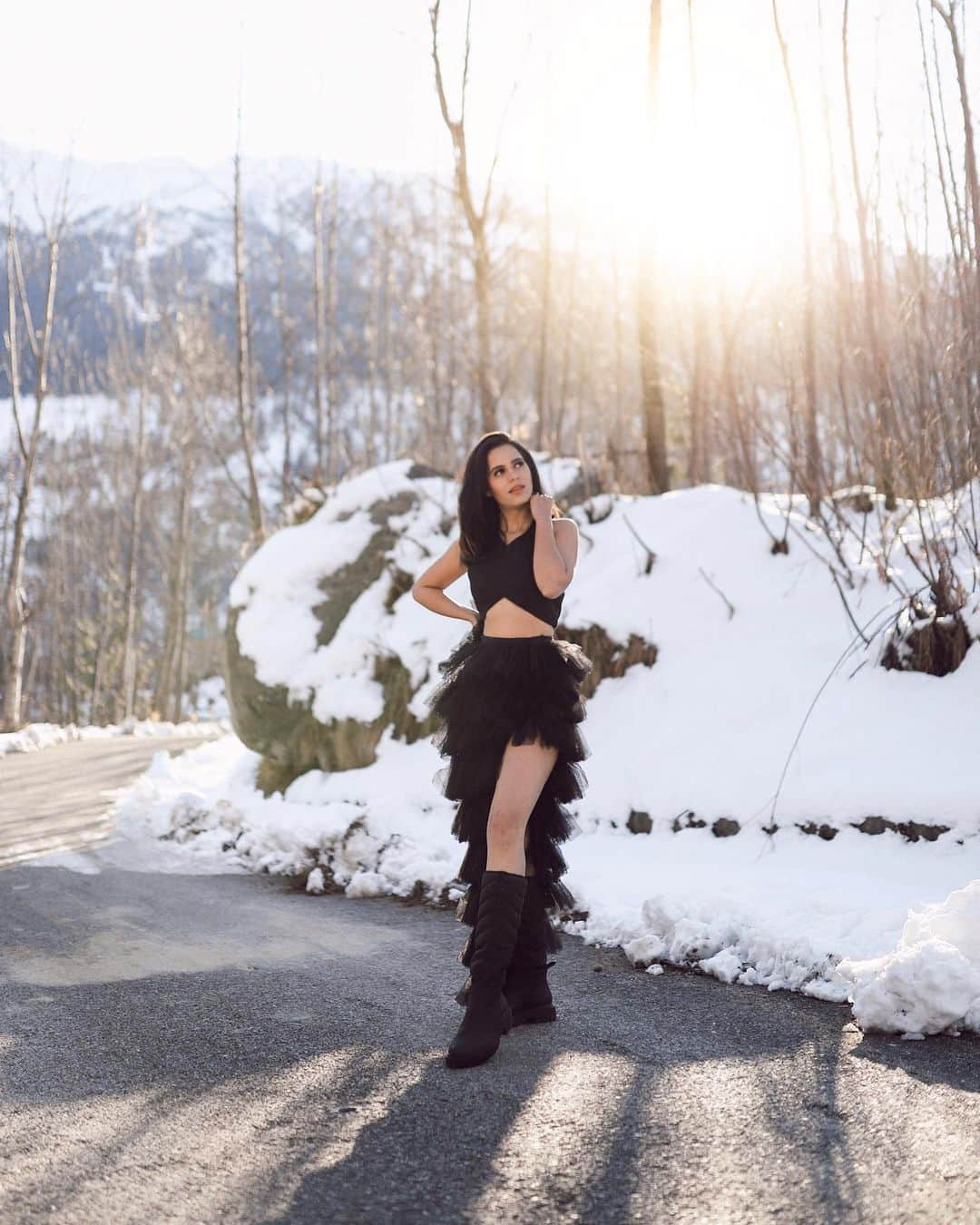 Aakriti Ranaさんのインスタグラム写真 - (Aakriti RanaInstagram)「Got these stunning black outfits from @apartment27th. Which one do you like more?   #aakritirana #lookbook #black #outfitinspiration #ootd #blacklove #snow #manali #newyear #mountains」1月2日 23時54分 - aakritiranaofficial