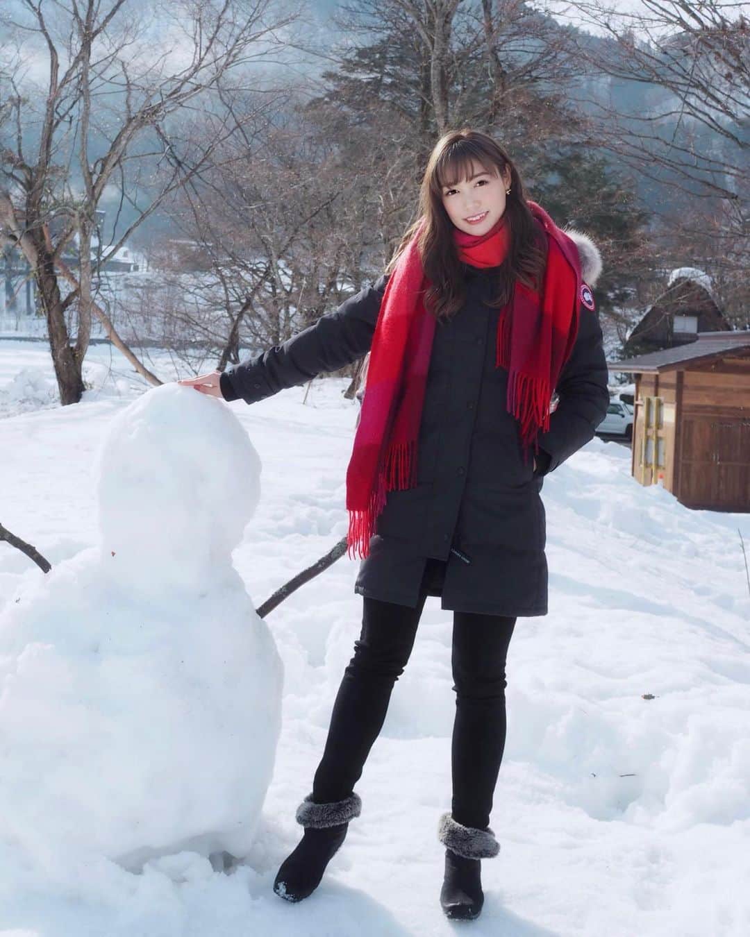 ののさんのインスタグラム写真 - (ののInstagram)「. 誰かが作った雪だるまと⛄️  ダウン #cnadagoose ストール　#furla  パンツ　#UNIQLO #暖パン  #ポートレート#一眼レフ#裸眼メイク#白川郷#岐阜県#岐阜#雪#雪だるま#冬コーデ#マフラー#ユニクロ#カナダグース#ダウンコート#東京カメラ部#ブラックコーデ#ユニクロコーデ#関西モデル#portrait#japan#fineart#snow#winter#tokyocameraclub#good_portraits_world#IGersJP」1月2日 18時38分 - nonoko0309
