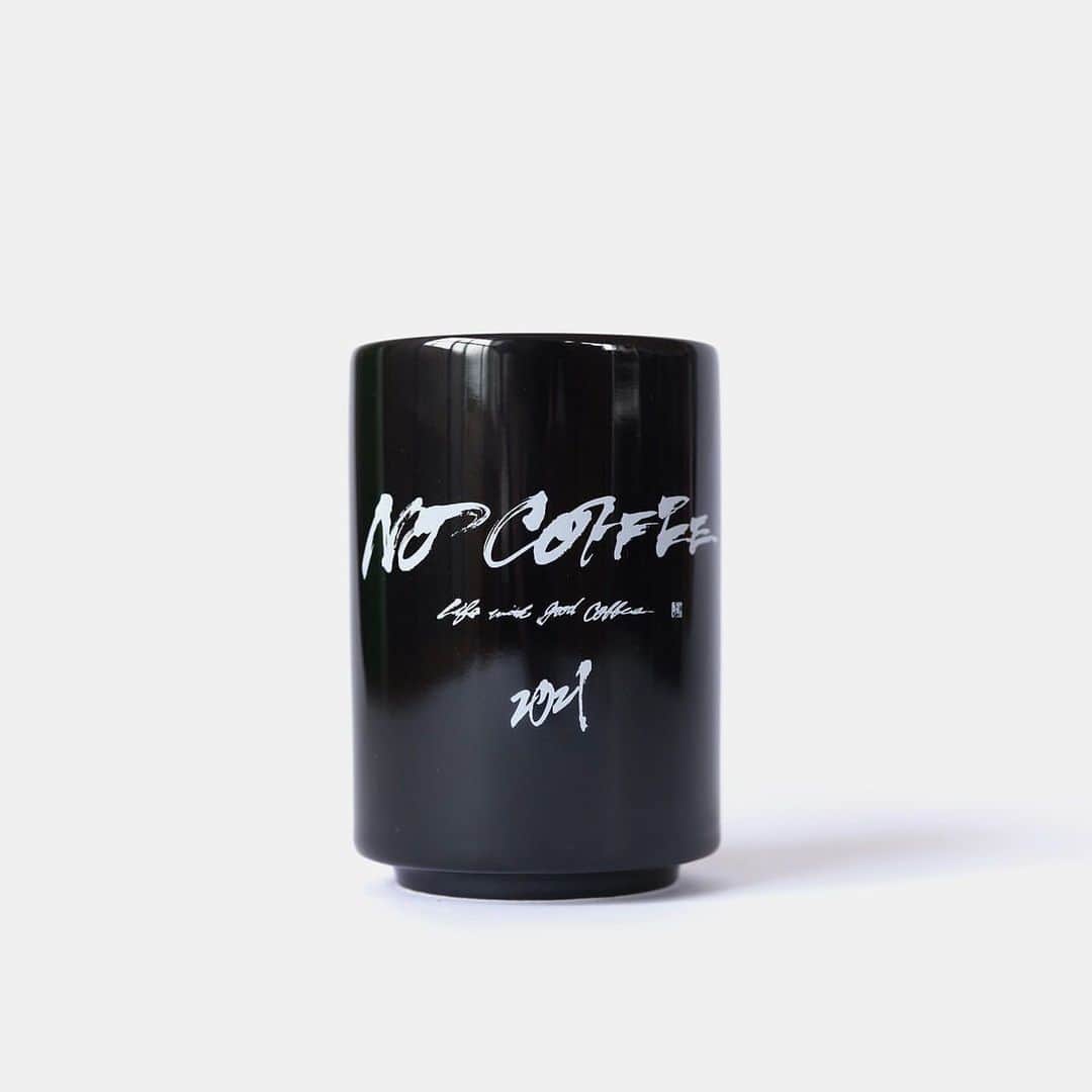 赤間紫動のインスタグラム：「.﻿ 感謝しかありません。。。﻿ ・・・﻿ #Repost @nocoffee_ with @make_repost﻿ ・・・﻿ .﻿ 新年あけましておめでとうございます。﻿ 本年もよろしくお願い致します。﻿ ﻿ 2021年初売アイテムのご案内です。﻿ ﻿ NO COFFEE × SHIDO AKAMA﻿ ﻿ 書芸家の赤間紫動氏とのコラボレーションによる﻿ L/S Teeと湯呑みをリリースします。﻿ 書初めをイメージし、赤間氏にNO COFFEEと﻿ コンセプトであるLife with good coffeeを﻿ 書いて頂きました。﻿ ﻿ 1)NO COFFEE × SHIDO AKAMA L/S Tee﻿ 販売価格：￥6,050(税込)﻿ カラー：ホワイト、ブラック﻿ サイズ：S,M,L,XL﻿ ﻿ 2)NO COFFEE × SHIDO AKAMA 湯呑み﻿ 販売価格 : ¥1,650(税込)﻿ カラー : ブラック﻿ ﻿ ＊詳細はWEB STOREをご覧ください。﻿ ﻿ 発売日：1月3日（日）﻿ ﻿ ※NO COFFEE店頭は10時から、WEB STOREは﻿ 9時から販売致します。﻿ ﻿ 本商品は初回限定生産となります。﻿ ﻿ ﻿ #nocoffeefukjapan #fukuoka #福岡 #平尾 #薬院 #cafe #coffee #nocoffee #shidoakama #赤間紫動」