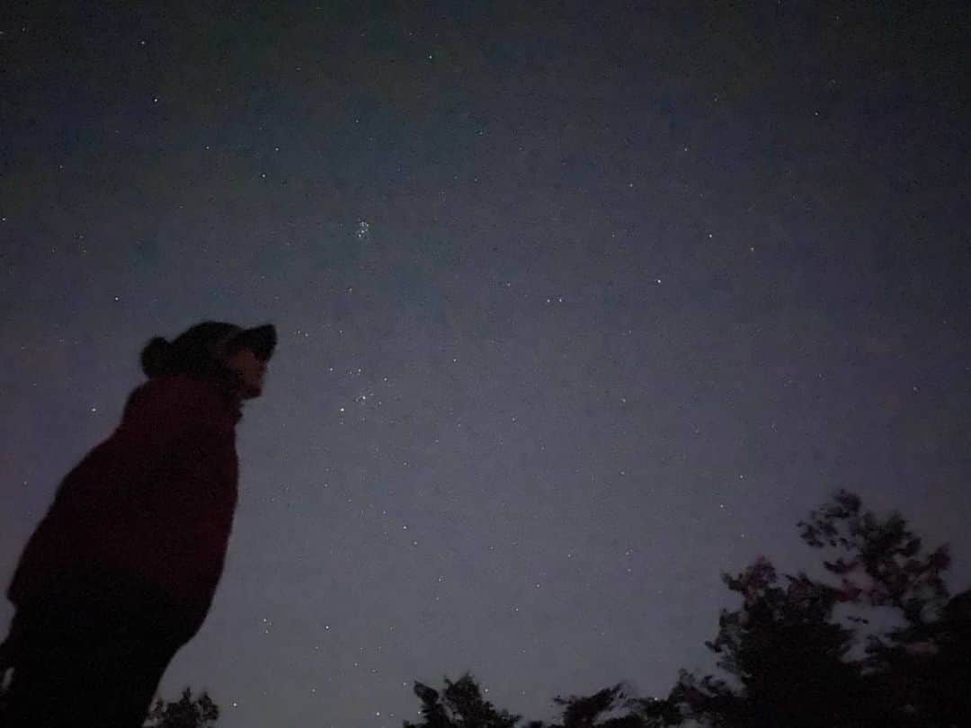 佐藤藍子さんのインスタグラム写真 - (佐藤藍子Instagram)「2021年が始まりましたね🎵  皆様、明けましておめでとうございます😌  明けまして~ですが、この空気の澄んだ冬の夜空が好きなので  2021年最初はこの写真にしました🌃  オリオンの3つ星もくっきり見えてまーす🌟  本年もよろしくお願いいたします🎵  藍子より  #2021年#夜空#月#オリオンの3つ星#星空#moon#stars#aikosato#佐藤藍子」1月2日 18時43分 - sato_aiko_official
