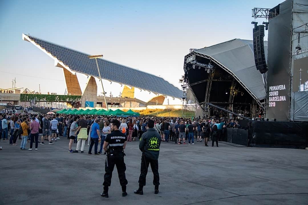 Block.fmのインスタグラム：「ニュース｜音楽フェス「Primavera Sound」、15分で完了するコロナウイルス検査サービスを使った試験イベント成功を発表! ソーシャルディスタンスを確保しない試験イベントには収容人数1608人のところ、1042人が参加した。⁠ ⁠ 続きはlink in bio」