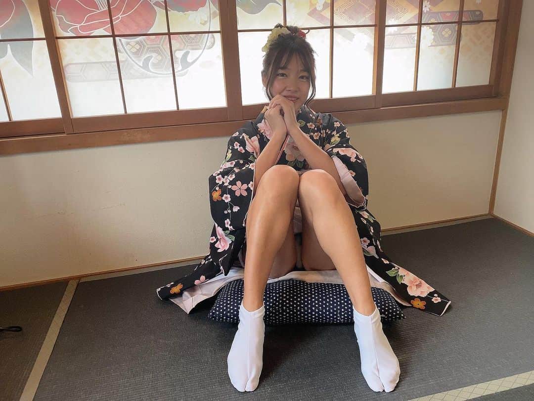 藍沢梨夏さんのインスタグラム写真 - (藍沢梨夏Instagram)「三箇日はまったりしよ☺️﻿ 何か食べたいものはあるかな？？﻿ ﻿ #グラビア #インスタグラビア #チラリズム #tokyogirls #japanesegirls #japanesegirl #asiangirls #ol #美脚 #脚フェチ #新年 #あけおめ #着物 #浅草 #asakusa #浅草寺 #浅草着物レンタル #古民家 #ポートレート #ポートレート撮影 #チラリズム探究家  ﻿ ♔∴∵∴♔∴∵∴♔∴∵∴♔∴∵∴♔∴∵∴♔∴∵∴♔﻿ ﻿ 梨夏ファンクラブをはじめました🍐﻿ ﻿ 入会はプロフィールリンクから😘💋﻿ ﻿ @rika.aisawa ﻿ 決して見せてはいけない姿です🙊﻿ ﻿ 梨夏の応援、よろしくお願いします♡﻿ ﻿ ♔∴∵∴♔∴∵∴♔∴∵∴♔∴∵∴♔∴∵∴♔∴∵∴♔」1月2日 19時01分 - rika.aisawa
