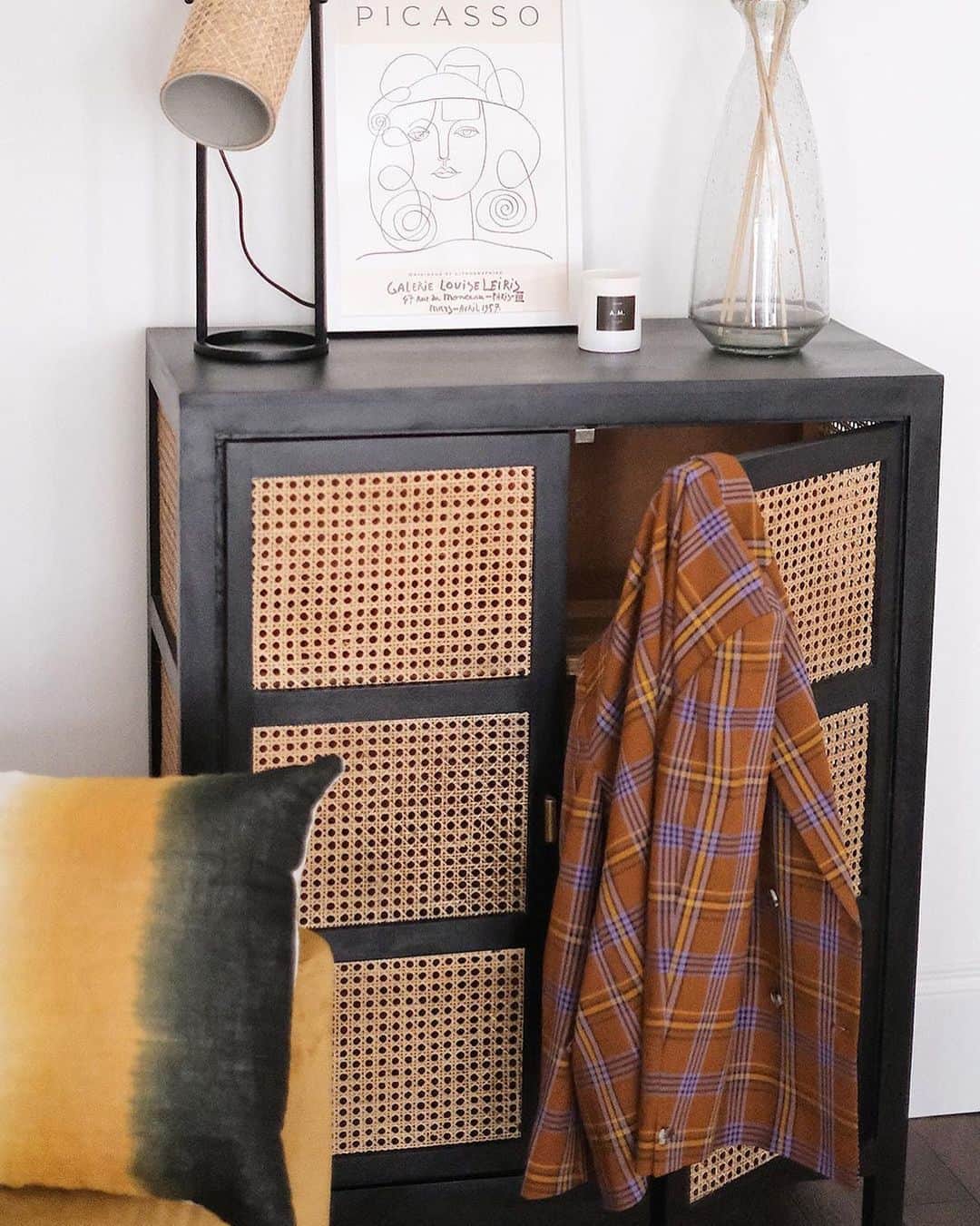 フレンチコネクションのインスタグラム：「Rattan refresh🌾Update your space for 2021 (📷: @francescasaffari).   #FrenchConnection #MyFC」