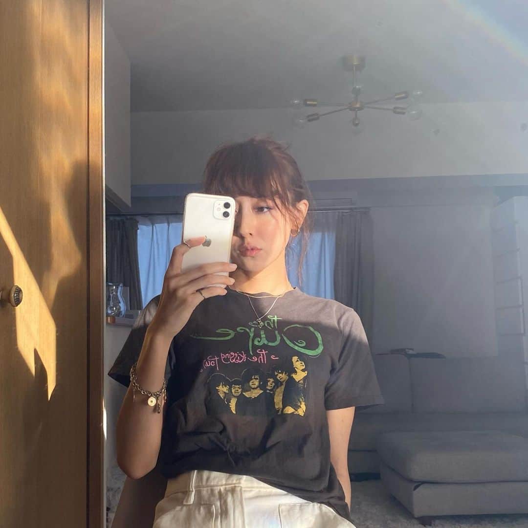 生野優子のインスタグラム：「もう大人なんでこういうTシャツ着ませんって勝手に宣言してたけど結局一生着てます」