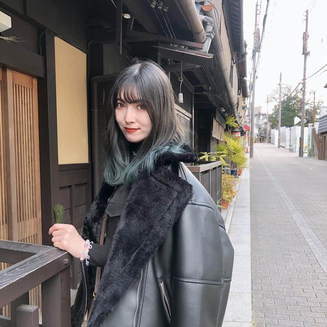 日下部美愛のインスタグラム：「好きだよね？  #photo #japan #model #me #hair #fashion #fashionblogger #makeup  #followme #instagood #camera #instadaily #dailylook #한국 #맞팔 #사진 #데일리 #裾カラー #裾カラーブルー #グラデーションカラー #韓国ヘア」