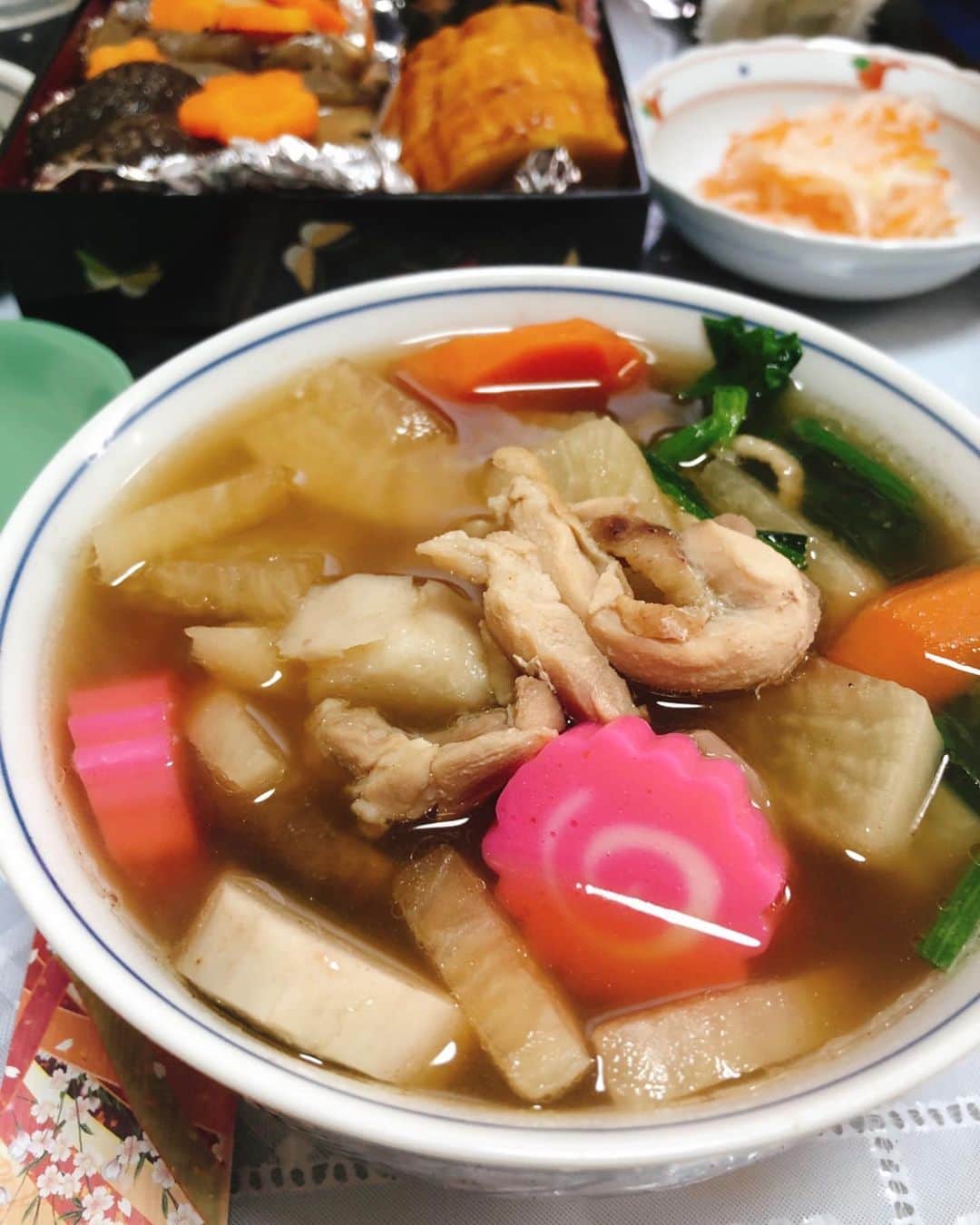 PASSER のインスタグラム：「母のお雑煮とおせち料理😋」