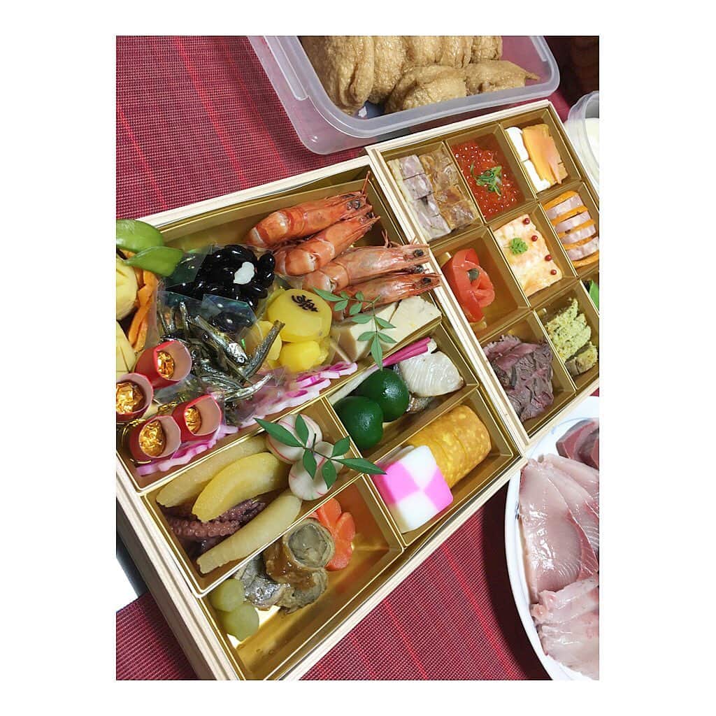 波妃美咲のインスタグラム：「おせち🎍  #おせち料理  #正月」