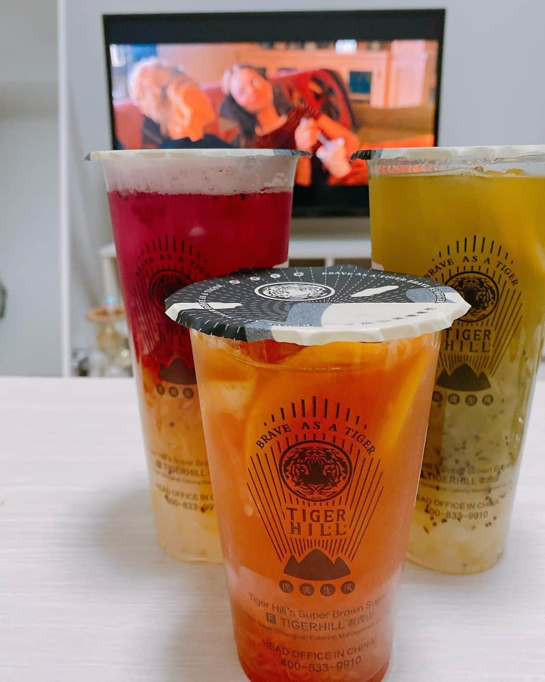 望月りさのインスタグラム：「映画、ザ・プロムを観ながらフルーツティーを飲む幸せ🤤 #ネットフリックス　#プロム #フルーツティー」