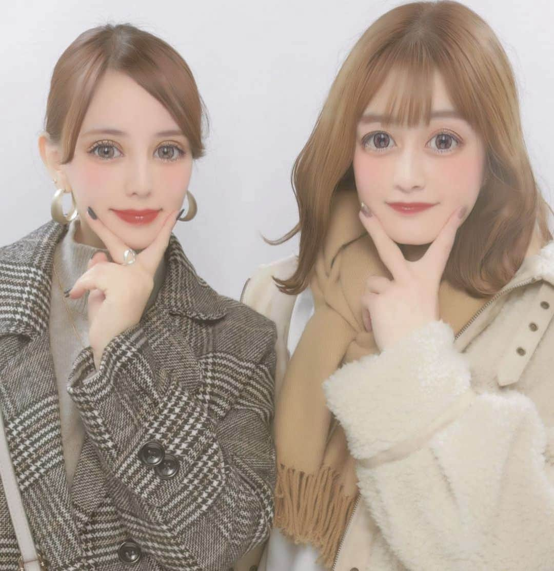 Annaのインスタグラム：「久しぶりのカナ🥰 2020年は全然会えなくて、今年はもっとたくさん会えたらいいなあ、  #高校の同級生と今でも会えるのってすごいよね #久しぶりに会えて嬉しかった #好みとか少しずつ変わってくの見て #大人になっていくんだなってしみじみ思った笑」