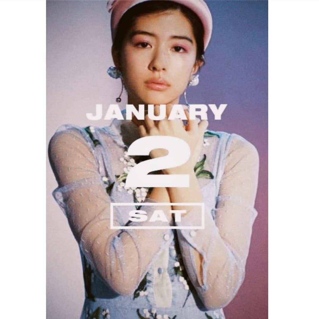 佐久間由衣さんのインスタグラム写真 - (佐久間由衣Instagram)「🌅 新年、明けまして おめでとうございます。  どんな状態の自分も、 誰かしらと何かしらと繋がっている。 しっかりと自分の位置で 呼吸をして過ごしていきたいです。  今年も、宜しくお願い致します。  2021.1.2 🌅 .」1月2日 19時31分 - yui_sakuma_official