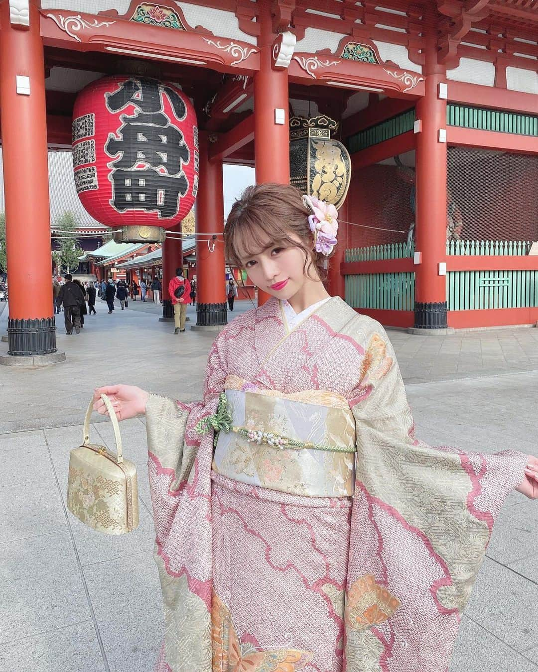 Isakoさんのインスタグラム写真 - (IsakoInstagram)「初詣は総絞りの振袖👘💕 　 総絞りの素敵過ぎる振袖を着させて頂きました🌟 淡いお色味も優しい雰囲気になってお気に入り💖 　 お着物は @asakusa_sawadaya の物です🥰 いつもありがとうございます😊 　 　 　 　 #初詣#はつもうで#振袖#振袖ヘア#ふりそで#振袖ヘアアレンジ#振袖レンタル#着物ヘア#着物コーディネート#着物女子#着物ヘアアレンジ#総絞り#総絞り振袖#kimono#asakusa#asakusatokyo#asakusatemple」1月2日 19時34分 - ichaaako