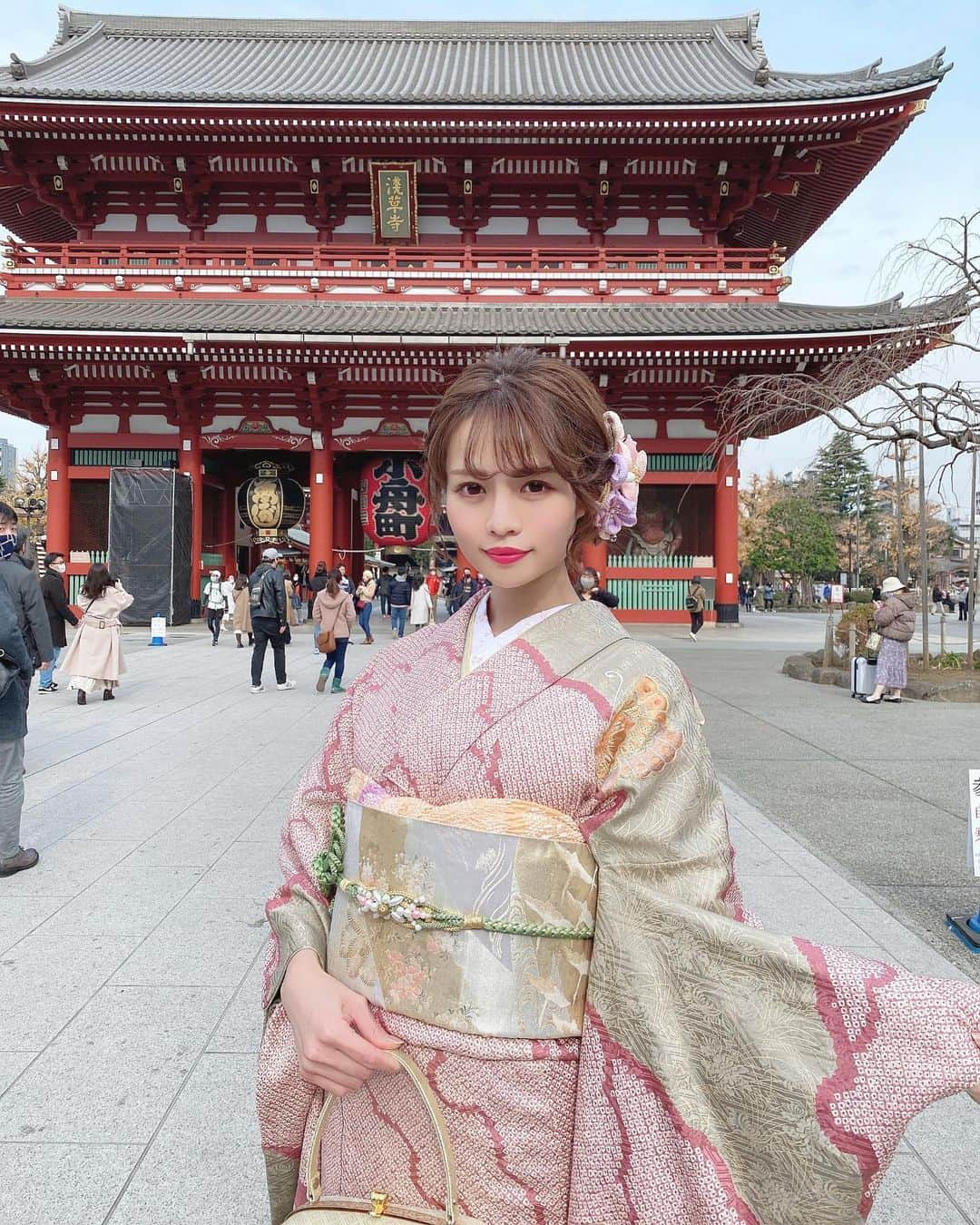 Isakoさんのインスタグラム写真 - (IsakoInstagram)「初詣は総絞りの振袖👘💕 　 総絞りの素敵過ぎる振袖を着させて頂きました🌟 淡いお色味も優しい雰囲気になってお気に入り💖 　 お着物は @asakusa_sawadaya の物です🥰 いつもありがとうございます😊 　 　 　 　 #初詣#はつもうで#振袖#振袖ヘア#ふりそで#振袖ヘアアレンジ#振袖レンタル#着物ヘア#着物コーディネート#着物女子#着物ヘアアレンジ#総絞り#総絞り振袖#kimono#asakusa#asakusatokyo#asakusatemple」1月2日 19時34分 - ichaaako