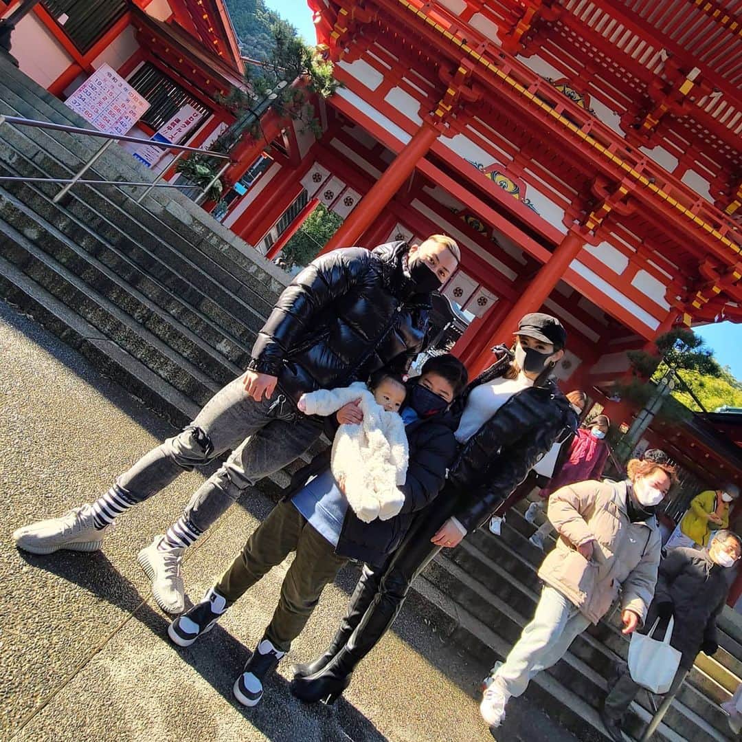 のインスタグラム：「#正月#初詣#家族  明けましておめでとうございます。 今年も宜しくお願い致します。」