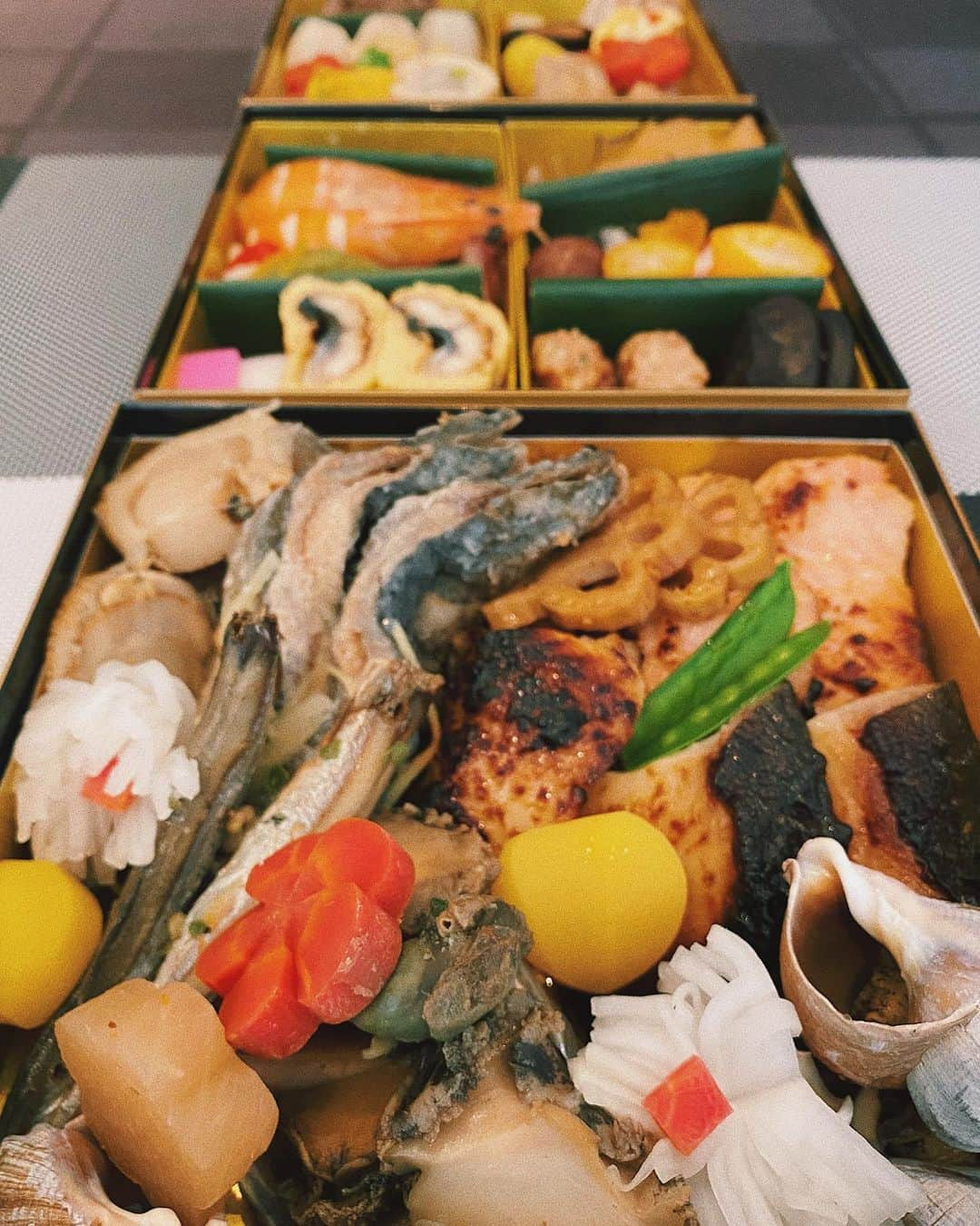 小山侑紀のインスタグラム：「あけましておめでとうございます🎍 ⠀ #おせち #ずっと食べてる #スパマのために身体を戻さねば #2021」