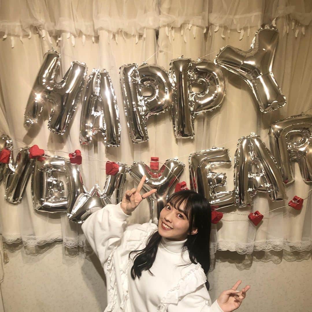 川畑綾理のインスタグラム：「２０２１𝘚𝘛𝘈𝘙𝘛🐮  もっともっと努力して、笑顔いっぱいの年にしたいと思っています☺︎皆様これからも応援よろしくお願いします🤍💭今年もよろしくね（＾Ｏ＾）  #シブサン #アイドル #プラチナムプロダクション #恋ステ #2021」