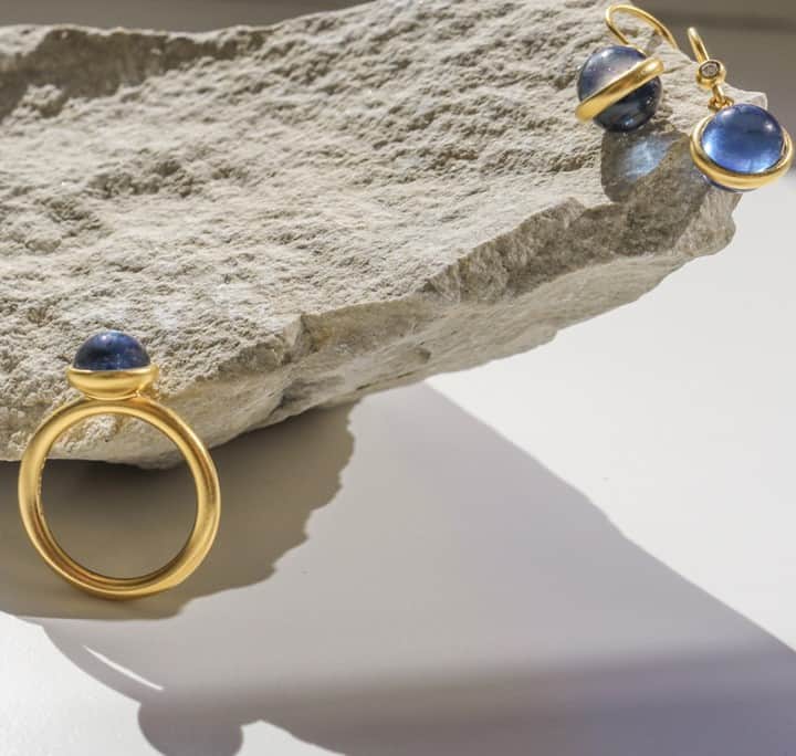 ジュリーサンドラゥさんのインスタグラム写真 - (ジュリーサンドラゥInstagram)「The perfect set for any Prime-lover 💙⠀⠀⠀⠀⠀⠀⠀⠀⠀ ⠀⠀⠀⠀⠀⠀⠀⠀⠀ ⠀⠀⠀⠀⠀⠀⠀⠀⠀ #juliesandlau #juliesandlaujewelry #jewelry #prime #primini #collection #sapphire #blue #styling」1月2日 19時56分 - juliesandlau