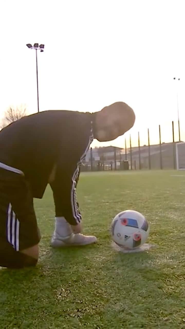F2Freestylersのインスタグラム：「Tag a baller we should do a pen collab with.....🖊🤝 #penalty #brunofernandes #messi #ronaldo #football #footballpenalty #harrykane #footballskills」