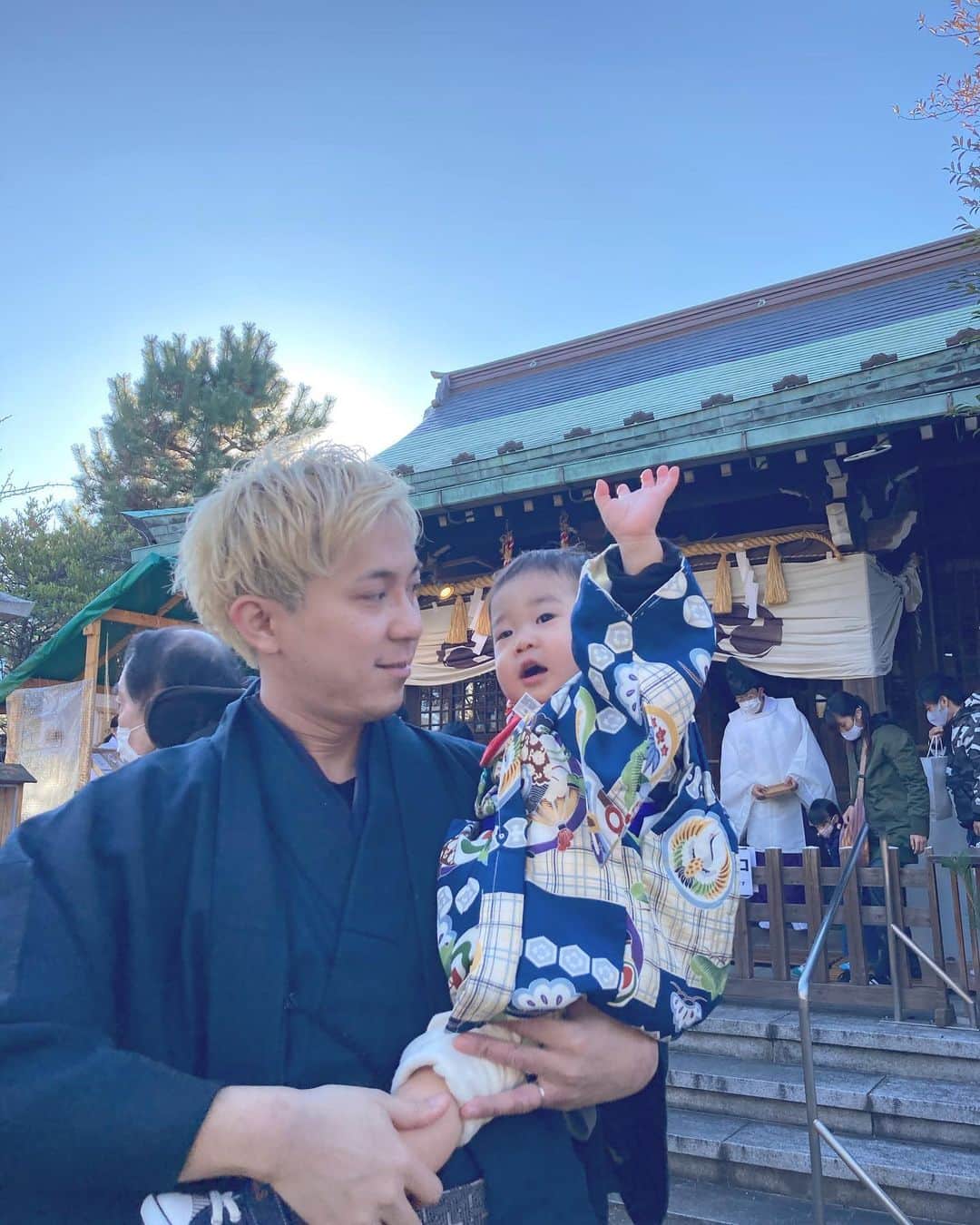 前田真吾のインスタグラム：「🎍あけましておめでとうございます🎍  今年も皆さんに来てよかったとさらに思っていただける様に頑張ります💪 さらに新しい事にも挑戦していきもっともっと成長していきます✨  笑顔でHappyな１年になりますよーに🙏  今年も前田真吾と仲良くしてやって下さい🙇www 何卒よろしくお願いいたします🙇🙇🙇」