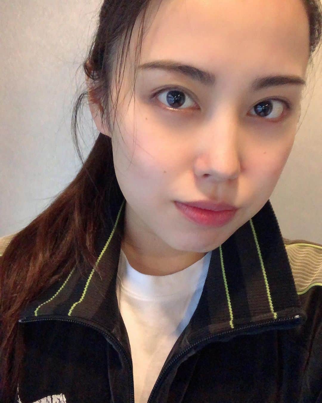 のインスタグラム：「. 2021年走り初め🏃🏻‍♀️ 久しぶりだったのでのんびり走りました。 お天気良くて気持ちよかった〜✨ . . #走り初め #ランニング」