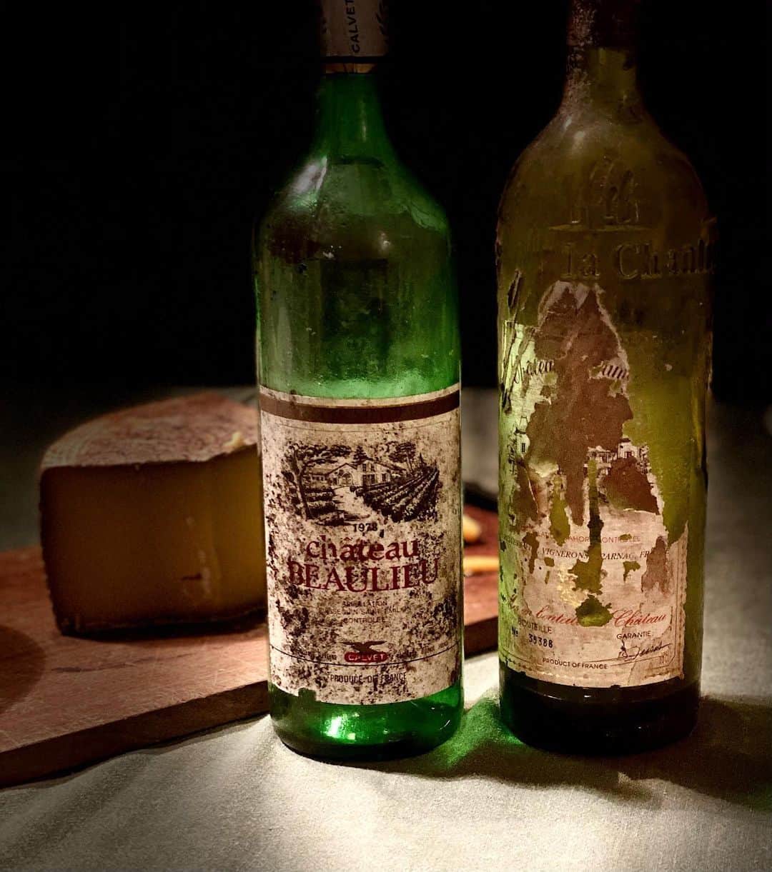 のインスタグラム：「Happy New Year everybody! May it be as excellent as this bottle of wine from 1978 we drank a few days ago! We couldn’t find out how old the second bottle was, but it was fantastic as well! #oldwine #rarewine #bestsharedwithfriends」