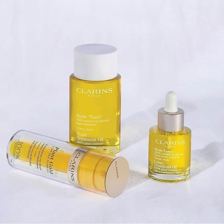 Clarins Australiaさんのインスタグラム写真 - (Clarins AustraliaInstagram)「We're celebrating the start of 2021 with all things yellow, symbolising happiness, positivity, clarity and enlightenment 💛⁣ ⁣ Our Aromaphytocare range is formulated with 100% natural plant extracts, the Tonic Body Treatment Oil firms the skin on the body; Lotus Face Treatment Oil balances and purifies the face; and our Plant Gold, a nourishing face cream that restores radiance and vitality. ✨⁣ ⁣ #ClarinsAus #ClarinsSkincare #Aroma #Aromaphytocare #NaturalOils」1月2日 20時00分 - clarinsanz