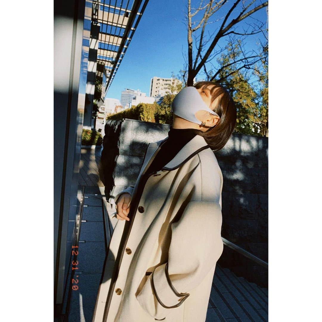 望月萌衣さんのインスタグラム写真 - (望月萌衣Instagram)「☺︎﻿ ﻿ ﻿ ﻿ 上向いてこ〜☺︎﻿ ﻿ ﻿ ﻿ ﻿ ﻿ #横顔 #フィルム#フィルムカメラ #フィルム写真 #フィルムカメラに恋してる #光 #ポートレート #ポトレ #被写体 #上を向いて歩こう #いいね#いいね返し#フォローミー #マスク #필름카메라 #필름 #필름사진 #필름감성 #포트레이트 #촣아요 #촣아요반사 #빛#팔로미#일본 #일상 #filmphotography #sunlight#portrait #portraitphotography」1月2日 20時03分 - cq_meim