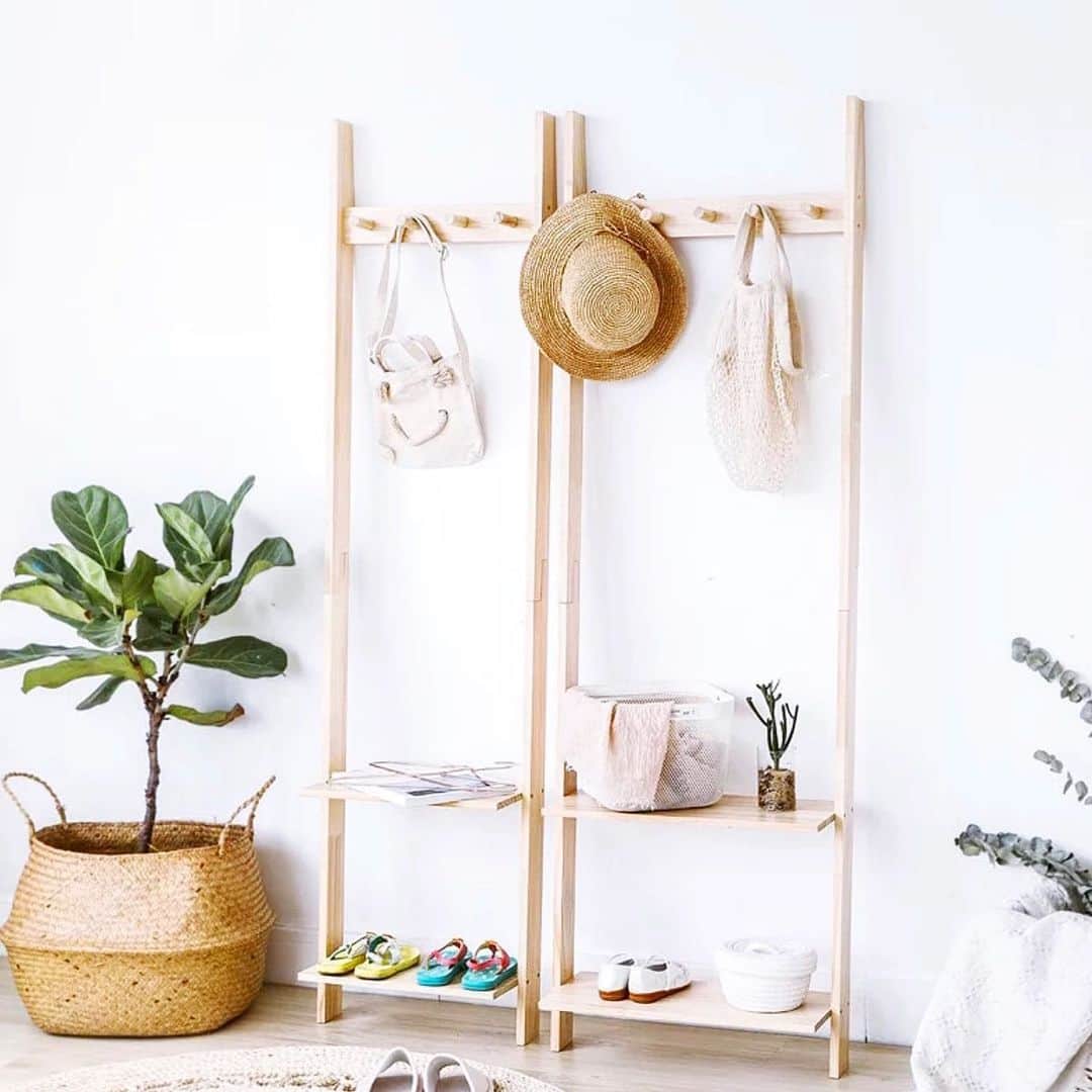 チップ＆ペッパーのインスタグラム：「Time to get organized #shelfdecor #entryway #stylraven」