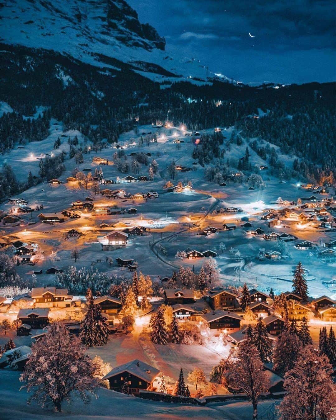 9GAGさんのインスタグラム写真 - (9GAGInstagram)「Who would you visit this winter wonderland with? ❄️ Follow @voyaged for more winter gems around the 🌍 - 📷 @momentsofgregory - #voyaged #switzerland #9gag」1月2日 20時30分 - 9gag