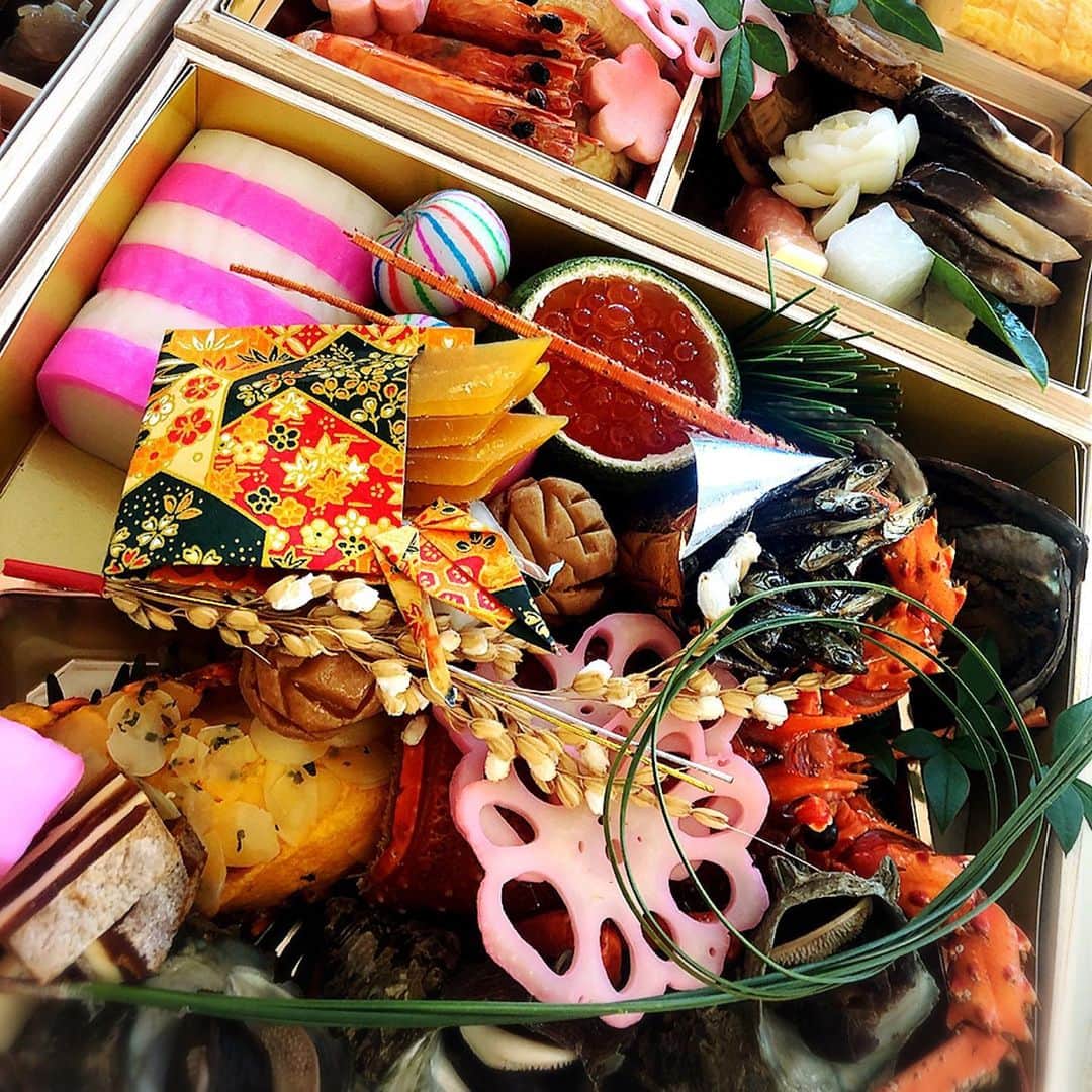 宮崎宣子さんのインスタグラム写真 - (宮崎宣子Instagram)「御節… 食べても食べても減らない… そして、毎年何を食べたらいいのか分からない😂🙏✨  お雑煮と一緒に頂きます😊  #お正月 #風物詩 #御節 #お雑煮 #happynewyear  #お正月」1月2日 20時23分 - miyazaki_nobuko