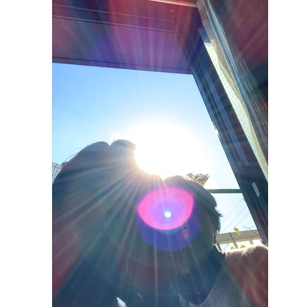 のインスタグラム：「今日も良いお天気☀️☀️☀️ 母と共に光のシャワー🤗🌈✨✨✨💖  #お正月#お天気#光#シャワー#素敵#平和#愛#感謝#虹#beautiful#fun#good#friend#happy#love#happiness#good#smile#Kobe#japan」