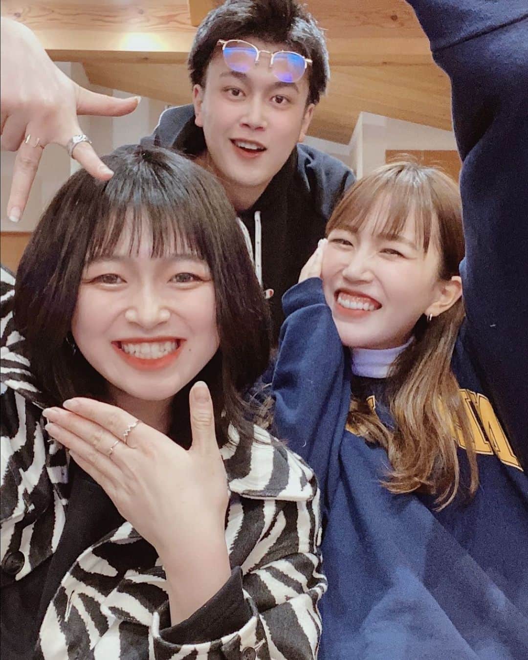 野村明日香のインスタグラム：「﻿ A HAPPY NEWYEAR🌅﻿ あけましておめでとうございます🐮﻿ ﻿ 2020年は今まで以上に大きく環境も変わり色んな変化がありましたが﻿ たくさんの方に支えられてとってもハッピーに﻿ 過ごすことができました💛﻿ ﻿ 今年もよろしくお願いします🍋𓂅﻿ みんな笑顔で過ごせますよーに❤︎﻿ ﻿ ﻿ #年越し #あけおめ #ことよろ #新年 #丑年 #🐭 → #🐮 #2021年 #令和3年 #元旦」