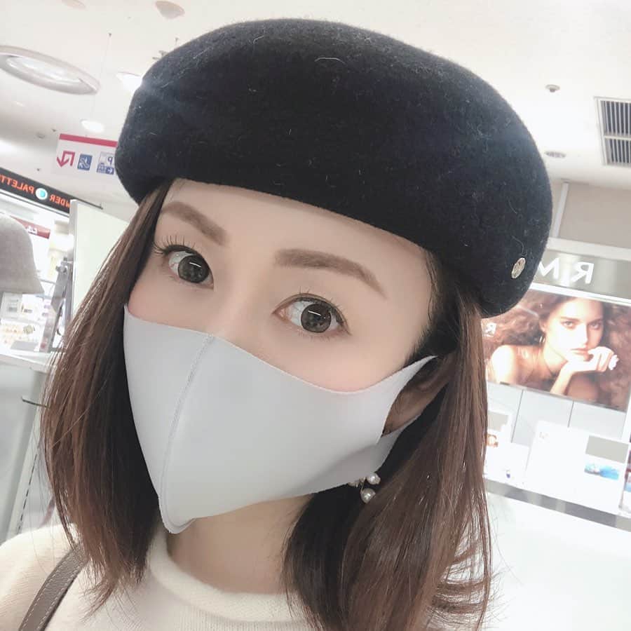 のインスタグラム：「山形屋初商い😊  今年はベレー帽被ろうかな✨  福袋は売り切れてました🛍🛒  イオンにも行ったら、 同級生にばったり会えて、 ずっと近況報告☺️ ありがとう。  #山形屋 #初商い #イオンモール  #ベレー帽」