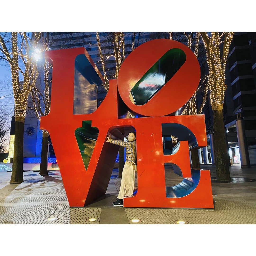 のインスタグラム：「A HAPPY NEW YEAR!!!! 新年あけましておめでとうございます😊  I wish I can see your smile this year!!!! 今年は皆さんにお会いできますように！！ とにかく健康第一で頑張りましょう🥰  #newyear #2021 #ahappynewyear #お正月　#謹賀新年」