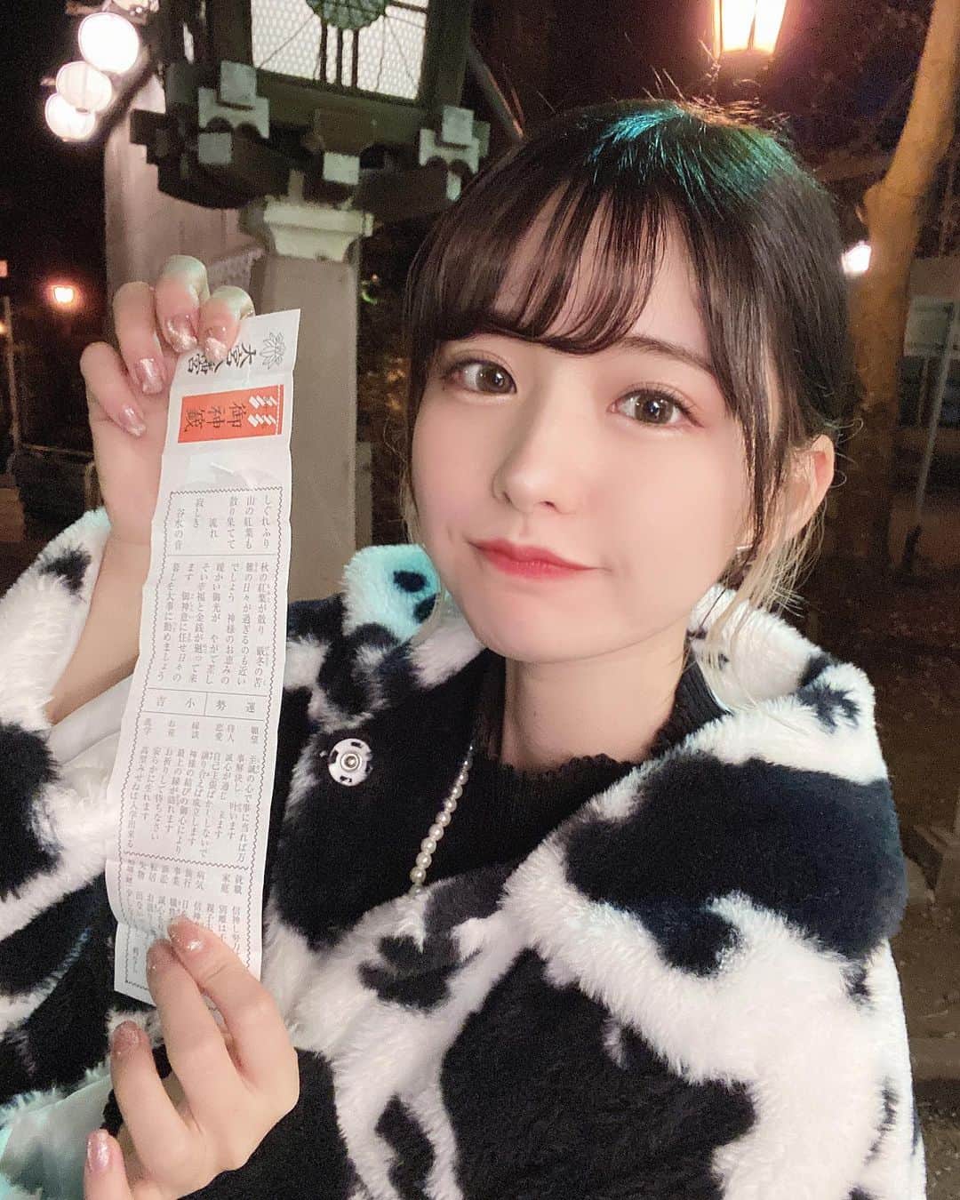 sarimaru(国木田さりまる)のインスタグラム：「全然人いない時間に初詣行けた⛩ おみくじ引けた~ 良い1日だったな (写真撮るからマスク外しました)」