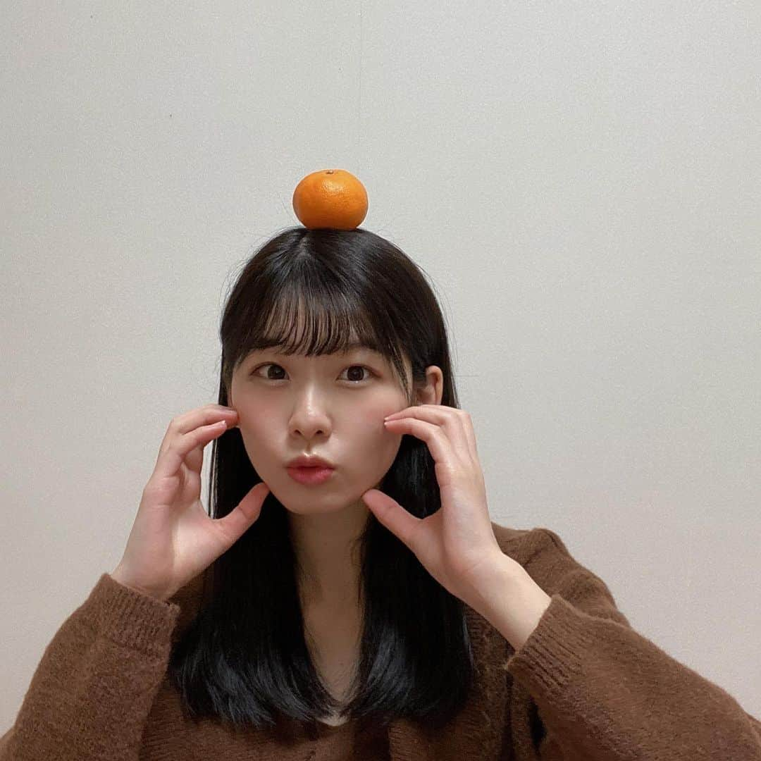 浅井七海さんのインスタグラム写真 - (浅井七海Instagram)「.﻿ あけましておめでとうございます🍊﻿ 今年もよろしくお願いします🐄🍼﻿ ﻿ Happy New Year. I look forward to working with you again this year.﻿ ・﻿ ・﻿ #鏡餅 #2021」1月2日 20時42分 - naamin48_