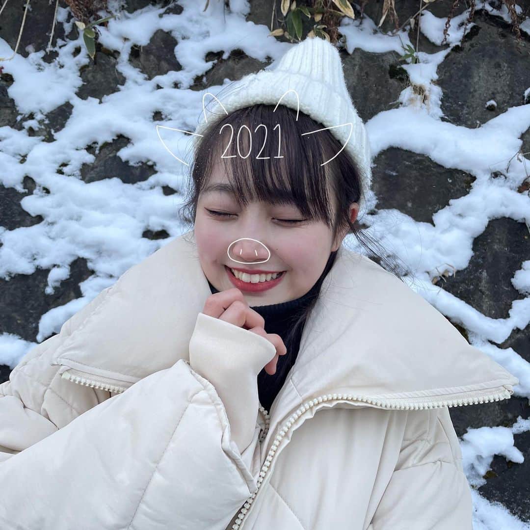 山田野絵のインスタグラム：「埼玉出身だけどモー雪には慣れました❄🐮️🌨」
