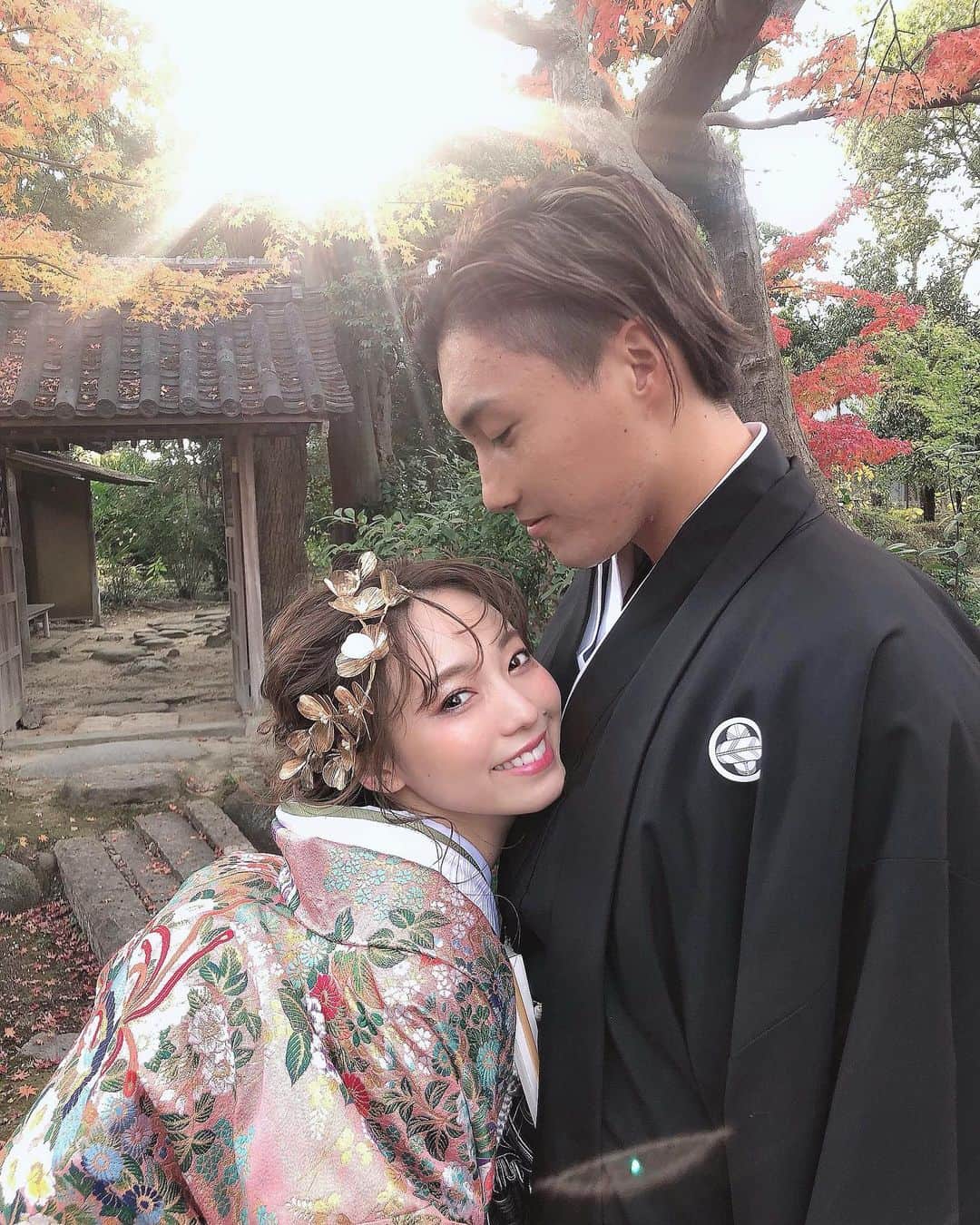 白岩まちこのインスタグラム：「≫≫🐮🎍... 𝐇𝐚𝐩𝐩𝐲 𝐍𝐞𝐰 𝐲𝐞𝐚𝐫  ㅤㅤㅤㅤㅤㅤㅤㅤㅤㅤㅤㅤㅤ ㅤㅤㅤㅤㅤㅤㅤㅤㅤㅤㅤㅤㅤ 新年あけましておめでとうございます🐮🎍❤️ ㅤㅤㅤㅤㅤㅤㅤㅤㅤㅤㅤㅤㅤ ㅤㅤㅤㅤㅤㅤㅤㅤㅤㅤㅤㅤㅤ ㅤㅤㅤㅤㅤㅤㅤㅤㅤㅤㅤㅤㅤ 今年の初投稿は和装前撮りのこの写真に決めてたん👰🏼💍🤵🏻 ㅤㅤㅤㅤㅤㅤㅤㅤㅤㅤㅤㅤㅤ ㅤㅤㅤㅤㅤㅤㅤㅤㅤㅤㅤㅤㅤ ㅤㅤㅤㅤㅤㅤㅤㅤㅤㅤㅤㅤㅤ  自分が和装したいってよりか、 主人の和装姿が見たくて和装前撮りが したいと思ってたの🥰✨ ㅤㅤㅤㅤㅤㅤㅤㅤㅤㅤㅤㅤㅤ ㅤㅤㅤㅤㅤㅤㅤㅤㅤㅤㅤㅤㅤ ㅤㅤㅤㅤㅤㅤㅤㅤㅤㅤㅤㅤㅤ お仕事で撮影していただいたことがある シキラマさんにお願いしました😌✨ ㅤㅤㅤㅤㅤㅤㅤㅤㅤㅤㅤㅤㅤ ㅤㅤㅤㅤㅤㅤㅤㅤㅤㅤㅤㅤㅤ ㅤㅤㅤㅤㅤㅤㅤㅤㅤㅤㅤㅤㅤ 📸 @shikirama  ㅤㅤㅤㅤㅤㅤㅤㅤㅤㅤㅤㅤㅤ ㅤㅤㅤㅤㅤㅤㅤㅤㅤㅤㅤㅤㅤ ㅤㅤㅤㅤㅤㅤㅤㅤㅤㅤㅤㅤㅤ  12月の撮影だったけど、ギリギリ紅葉が残っているところを探してくださって、 綺麗な紅葉の中で撮影出来て嬉しかったなぁ〜🥰🍁✨ ㅤㅤㅤㅤㅤㅤㅤㅤㅤㅤㅤㅤㅤ ㅤㅤㅤㅤㅤㅤㅤㅤㅤㅤㅤㅤㅤ ㅤㅤㅤㅤㅤㅤㅤㅤㅤㅤㅤㅤㅤ ㅤㅤㅤㅤㅤㅤㅤㅤㅤㅤㅤㅤㅤ  いつも変顔しかしない主人やけど、 前撮りはしっかり頑張ってくれました🤪🤪🤪 ㅤㅤㅤㅤㅤㅤㅤㅤㅤㅤㅤㅤㅤ ㅤㅤㅤㅤㅤㅤㅤㅤㅤㅤㅤㅤㅤ ㅤㅤㅤㅤㅤㅤㅤㅤㅤㅤㅤㅤㅤ  さぁて、みんなはお正月どう過ごしてる🎌🍶？？ ㅤㅤㅤㅤㅤㅤㅤㅤㅤㅤㅤㅤㅤ ㅤㅤㅤㅤㅤㅤㅤㅤㅤㅤㅤㅤㅤ ㅤㅤㅤㅤㅤㅤㅤㅤㅤㅤㅤㅤㅤ ㅤㅤㅤㅤㅤㅤㅤㅤㅤㅤㅤㅤㅤ 私はちょっとの間デジタルデトックスをして、 スマホを触らずゆっくり過ごしてたよ☺️📱 ㅤㅤㅤㅤㅤㅤㅤㅤㅤㅤㅤㅤㅤ ㅤㅤㅤㅤㅤㅤㅤㅤㅤㅤㅤㅤㅤㅤㅤㅤㅤㅤㅤㅤㅤㅤㅤㅤㅤㅤ ㅤㅤㅤㅤㅤㅤㅤㅤㅤㅤㅤㅤㅤ ㅤㅤㅤㅤㅤㅤㅤㅤㅤㅤㅤㅤㅤ  すこしスマホから離れてゆっくりした分、 また今日からみんなとの沢山絡みたいと思ってる😁👌🏻 ㅤㅤㅤㅤㅤㅤㅤㅤㅤㅤㅤㅤ ㅤㅤㅤㅤㅤㅤㅤㅤㅤㅤㅤㅤㅤ ㅤㅤㅤㅤㅤㅤㅤㅤㅤㅤㅤㅤㅤ ㅤㅤㅤㅤㅤㅤㅤㅤㅤㅤㅤㅤ  みんな、今年もたくさん絡んでね😘✨ ㅤㅤㅤㅤㅤㅤㅤㅤㅤㅤㅤㅤㅤ ㅤㅤㅤㅤㅤㅤㅤㅤㅤㅤㅤㅤㅤ ㅤㅤㅤㅤㅤㅤㅤㅤㅤㅤㅤㅤㅤ ㅤㅤㅤㅤㅤㅤㅤㅤㅤㅤㅤㅤㅤ ２０２１年もよろしくお願いいたします🐮🎍❤️ ㅤㅤㅤㅤㅤㅤㅤㅤㅤㅤㅤㅤㅤ ㅤㅤㅤㅤㅤㅤㅤㅤㅤㅤㅤㅤㅤ ㅤㅤㅤㅤㅤㅤㅤㅤㅤㅤㅤㅤㅤ ㅤㅤㅤㅤㅤㅤㅤㅤㅤㅤㅤㅤㅤ  これから全員のコメ返していくね...🥰✍🏻✨  ㅤㅤㅤㅤㅤㅤㅤㅤㅤㅤㅤㅤㅤ  ㅤㅤㅤㅤㅤㅤㅤㅤㅤㅤㅤㅤㅤ ㅤㅤㅤㅤㅤㅤㅤㅤㅤㅤㅤㅤㅤ  ㅤㅤㅤㅤㅤㅤㅤㅤㅤㅤㅤㅤㅤ #2021年#2021#新年#あけましておめでとう #お正月#丑年#元旦 #結婚式準備#フォトウェディング #ウェディングフォト#プレ花嫁#プレ花嫁準備 #前撮り#関西花嫁#関西プレ花嫁 #和装#花嫁準備#和装ヘア#和装前撮り #和装結婚式#和装婚#プレ花嫁さんと繋がりたい#前撮り和装#前撮り写真 #marry花嫁#プレ花嫁2021 #結婚式ヘアアレンジ #ウェディング撮影 #ブライダルフォト #ウェディングヘア」