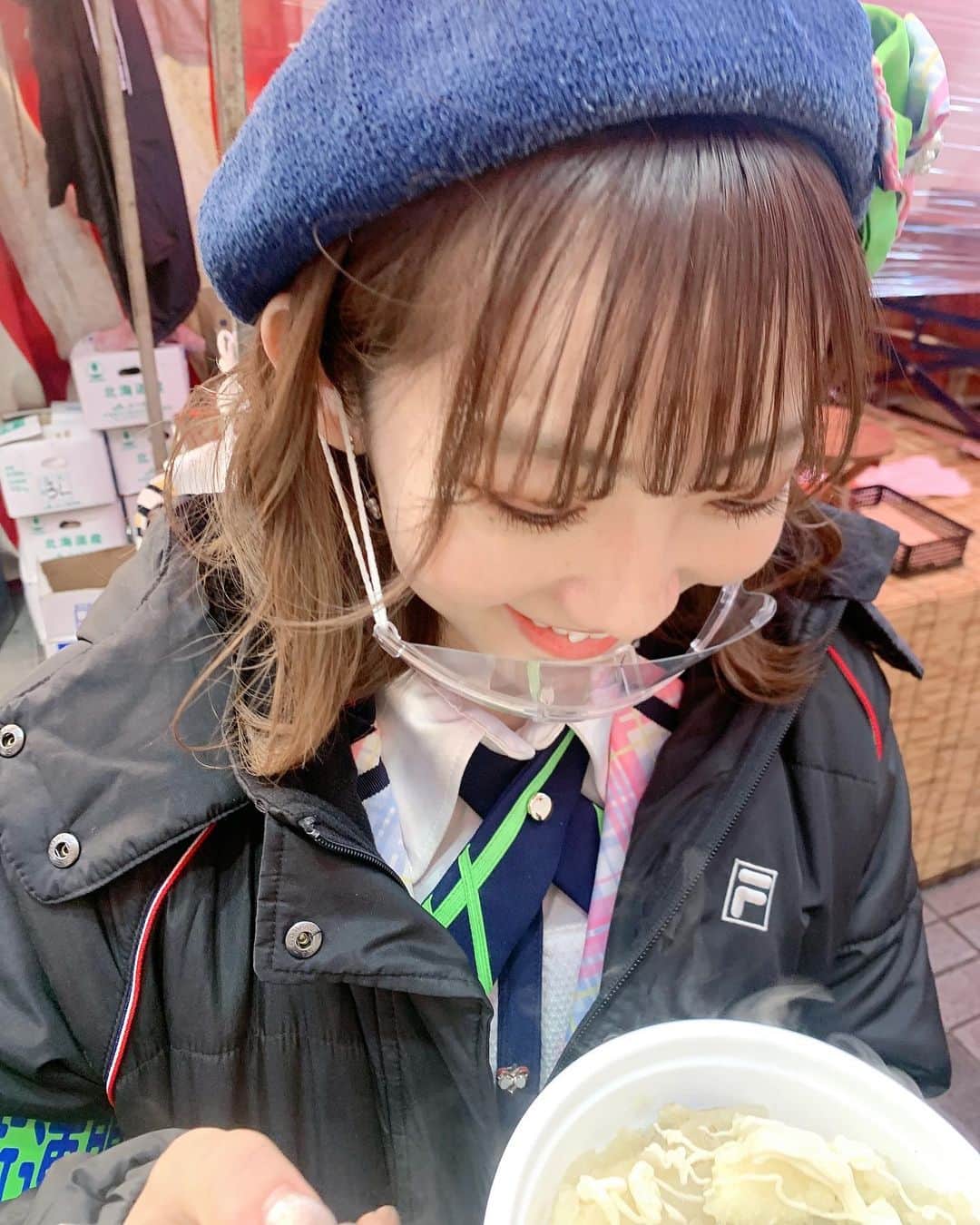 夏川愛実のインスタグラム：「このじゃがバタ食べないと﻿ 新年始まらんっ！！✨﻿ ﻿ ﻿ #じゃがバター#屋台#新年﻿ #アイドル#アイドル衣装﻿ ﻿ ﻿ ﻿ ﻿ ﻿」