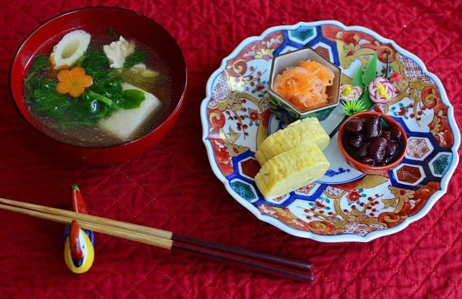 Rie's Healthy Bento from Osloのインスタグラム：「New Year breakfast very Japanese style. Zouni,simmered beans, red and white sweet and sour salad of carrot and daikon radish, Dashimaki Japanese omelet. #japanesefood #お雑煮 #三ヶ日 #和食 #お正月 #お正月料理 #朝ごはん #breakfast #instafood #instafoodie」