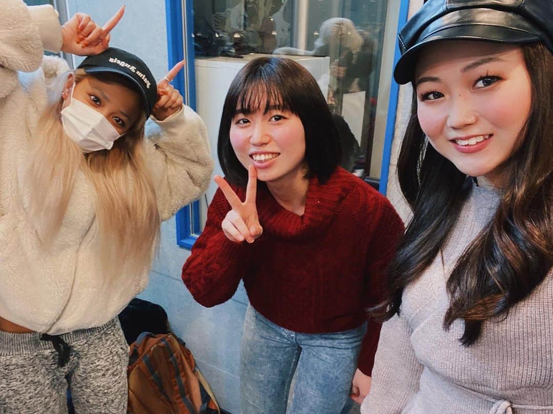 のインスタグラム：「龍だっけ？なんかポーズですw テンションあげていきましょ！. . ☆☆☆☆☆☆☆☆☆☆☆☆☆☆☆. .  Is it a dragon?  It's a pose w  Let's raise the tension!. .  용 포즈?  어쩐지 포즈입니다 ㅋㅋ  텐션 보도록!. . ☆☆☆☆☆☆☆☆☆☆☆☆☆☆☆. . . .  #ラジオ #ラジオパーソナリティー #radio #radiopersonality #라디오 #라디오스타 . . . .」