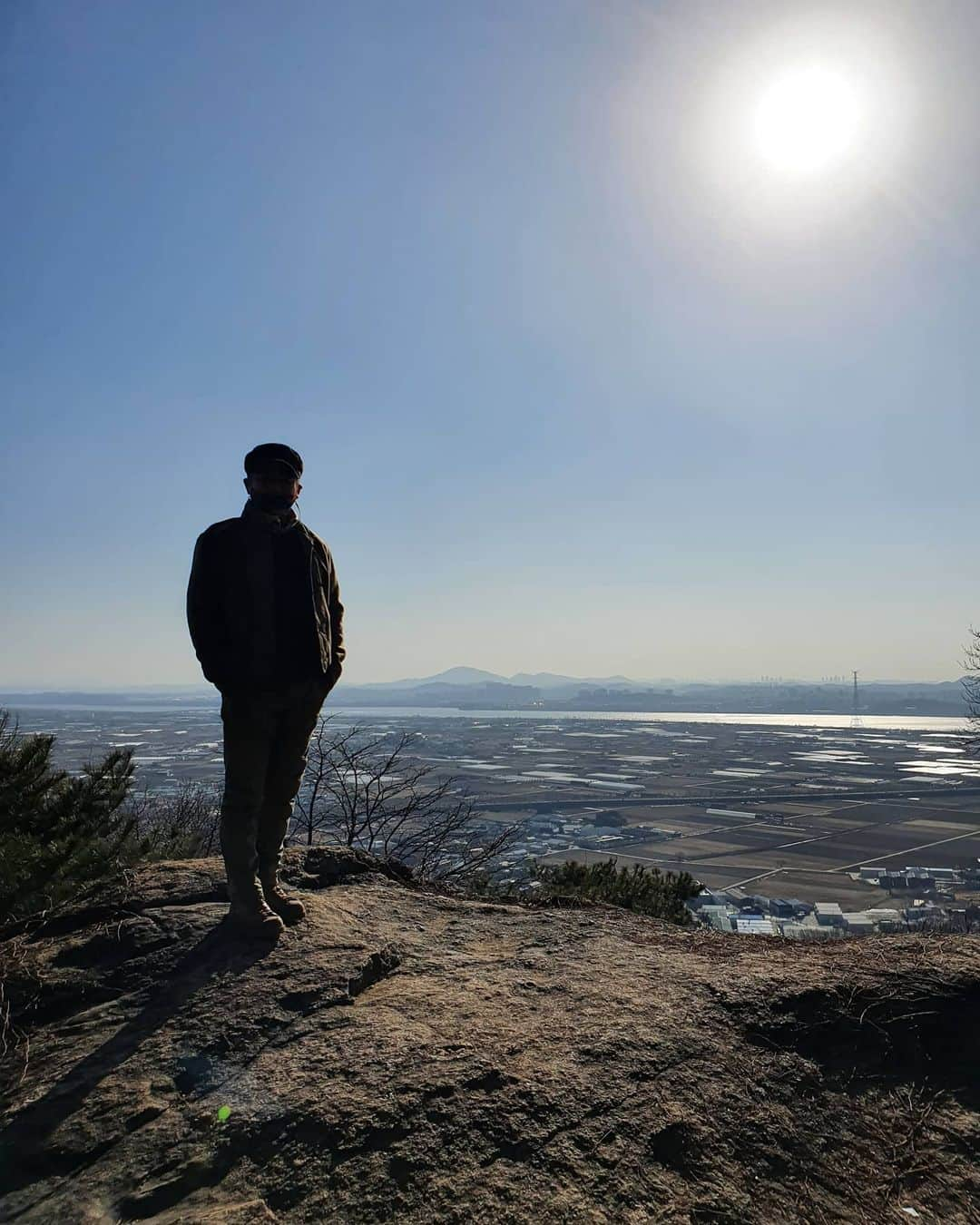 イ・グァンギさんのインスタグラム写真 - (イ・グァンギInstagram)「조용히 파주 심학산에서 2021년 새해를 다짐 해 봅니다.  #심학산#파주출판도시 #이광기#스튜디오끼#광끼채널」1月2日 21時10分 - lee_kwang_gi