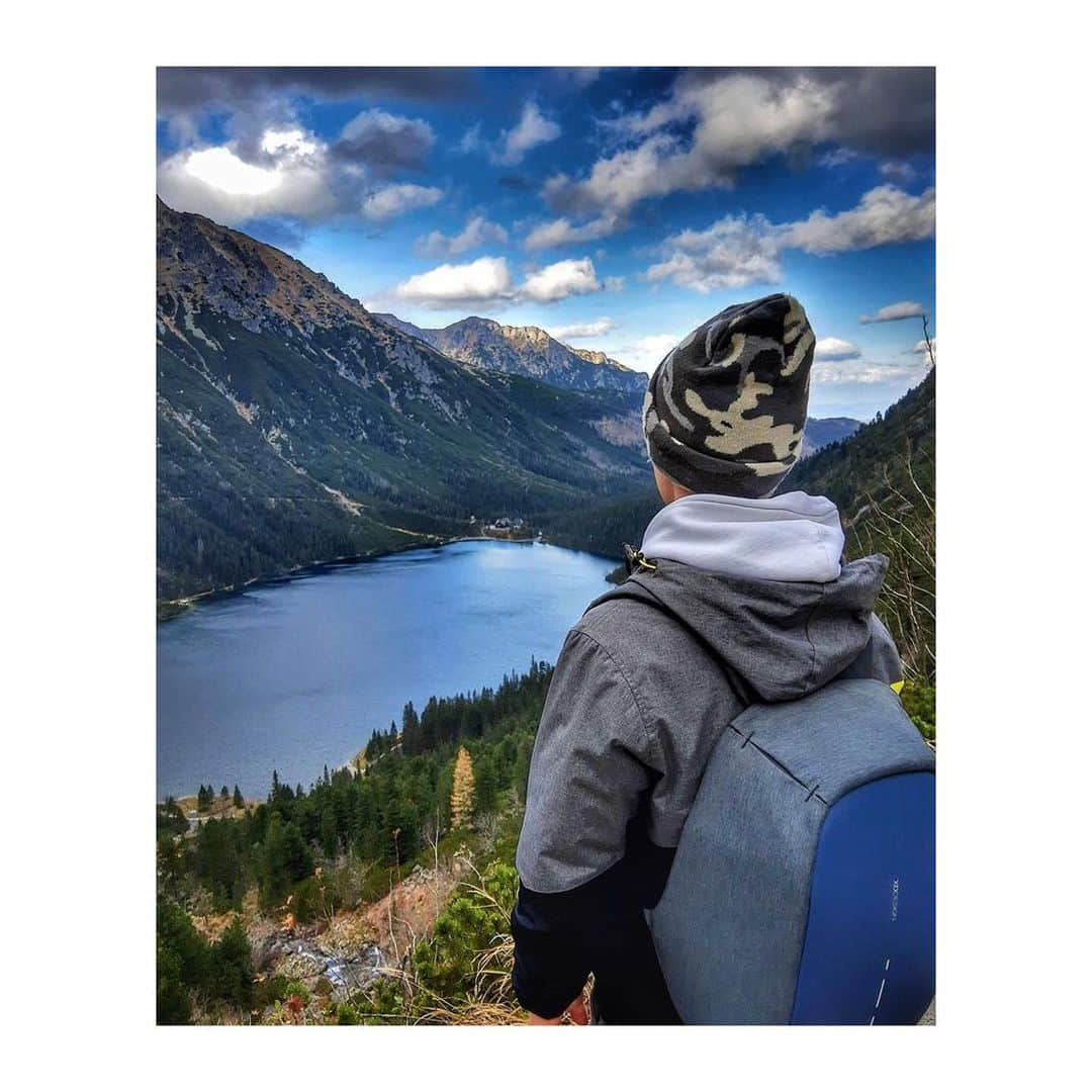 XD Designのインスタグラム：「@onwamnedimon at lake Morskie Oko in Poland, also known as “Eye of the Sea” 🌊 💙 ⠀⠀⠀⠀⠀⠀⠀⠀⠀ ⠀⠀⠀⠀⠀⠀⠀⠀⠀ ⠀⠀⠀⠀⠀⠀⠀⠀⠀ ⠀⠀⠀⠀⠀⠀⠀⠀⠀ ⠀⠀⠀⠀⠀⠀⠀⠀⠀ ⠀⠀⠀⠀⠀⠀⠀⠀⠀ ⠀⠀⠀⠀⠀⠀⠀⠀⠀ ⠀⠀⠀⠀⠀⠀⠀⠀⠀ ⠀⠀⠀⠀⠀⠀⠀⠀⠀ ⠀⠀⠀⠀⠀⠀⠀⠀⠀   #MadeforModernNomads  • • • #xddesign #xddesignbackstory #xddesignbobby #bobbybackpack #bobbycompact #usbbag #antitheftbag #antitheftbackpack #travellifestyle #photooftheday #modernnomad #gotyourback #keepexploring #stayconnected #travelbuddy #travelgear #digitalnomad #global_people #travelsafe #digitalnomadlife #lake #naturephotography #adventure #thetraveltag #smartbag #smarttravel #morskieoko #poland #tatranationalpark」