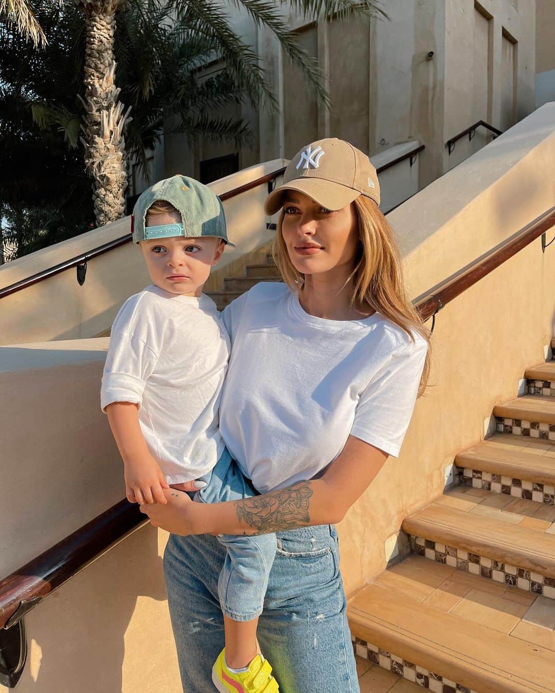 Caroline Receveurのインスタグラム：「I just wanna see you. Hold you. Hug you. Touch you. Kiss you. Cuddle with you. Love you 🤍」