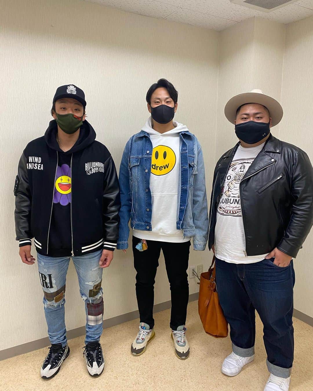 松田遼馬のインスタグラム：「前回の投稿たくさんのコメントありがとうございます☺️ 全部読みました 本当に野球やってて良かったなと思いました(^^) ありがとうございます😭  写真はこないだのまーくんとbig fumiさんと撮った写真です。笑 ＃まーくん #bigfumi」